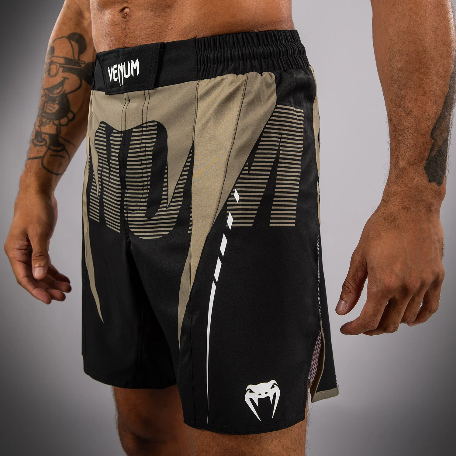 Venum Adrenaline Kampfshorts – Schwarz/Sand - Image 3