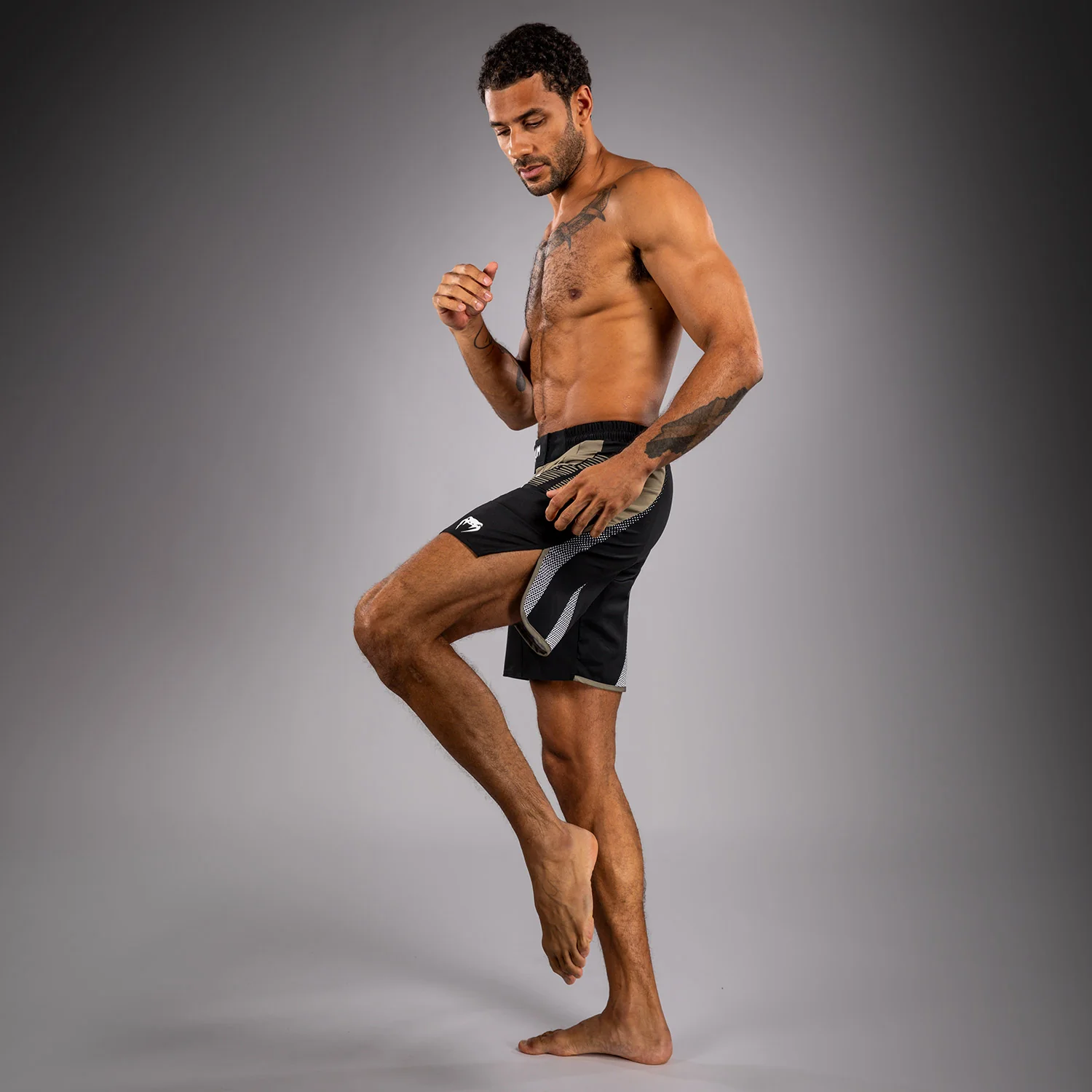 Venum Adrenaline Kampfshorts – Schwarz/Sand - Image 5