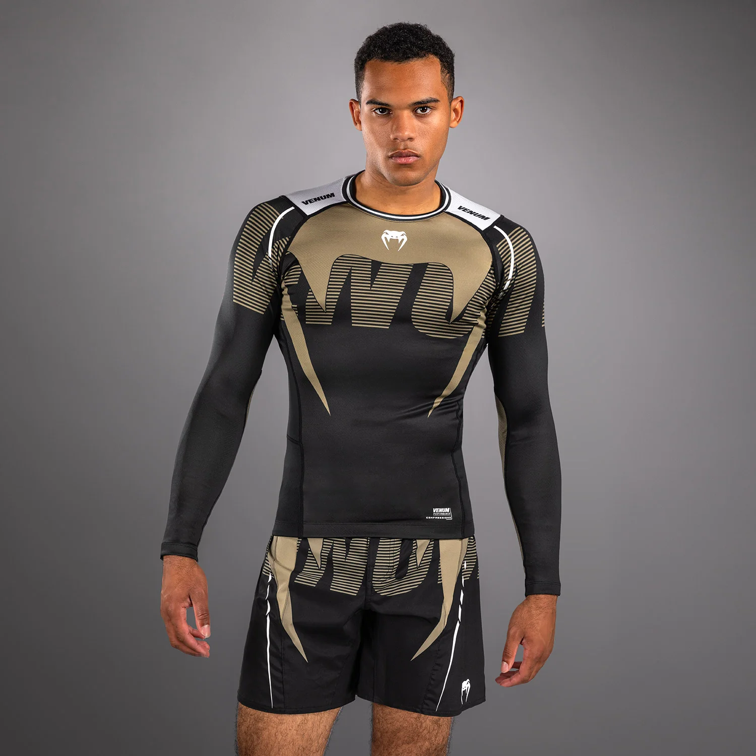 Venum Adrenaline Langarm Rashguard – Schwarz/Sand