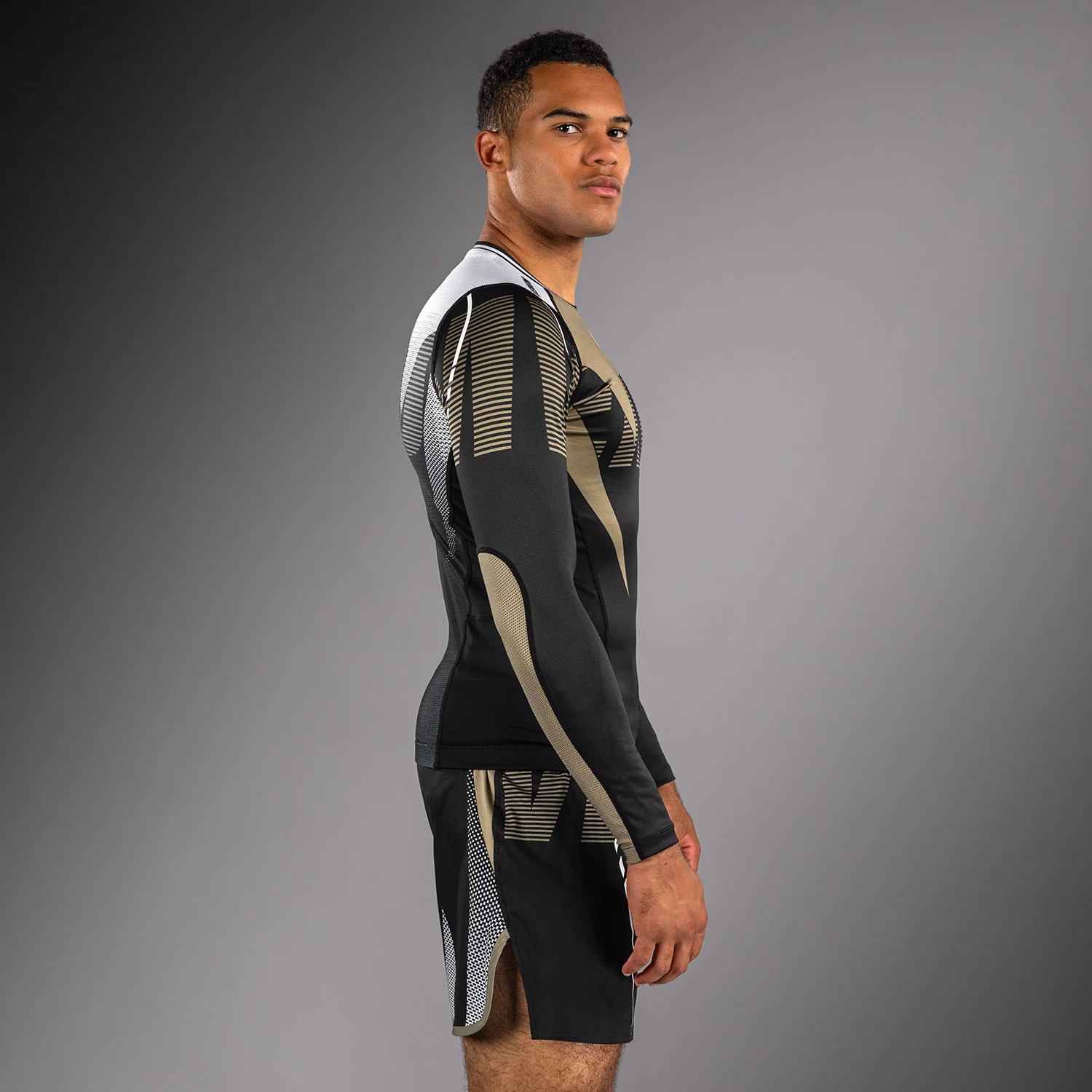 Venum Adrenaline Langarm Rashguard – Schwarz/Sand - Image 2