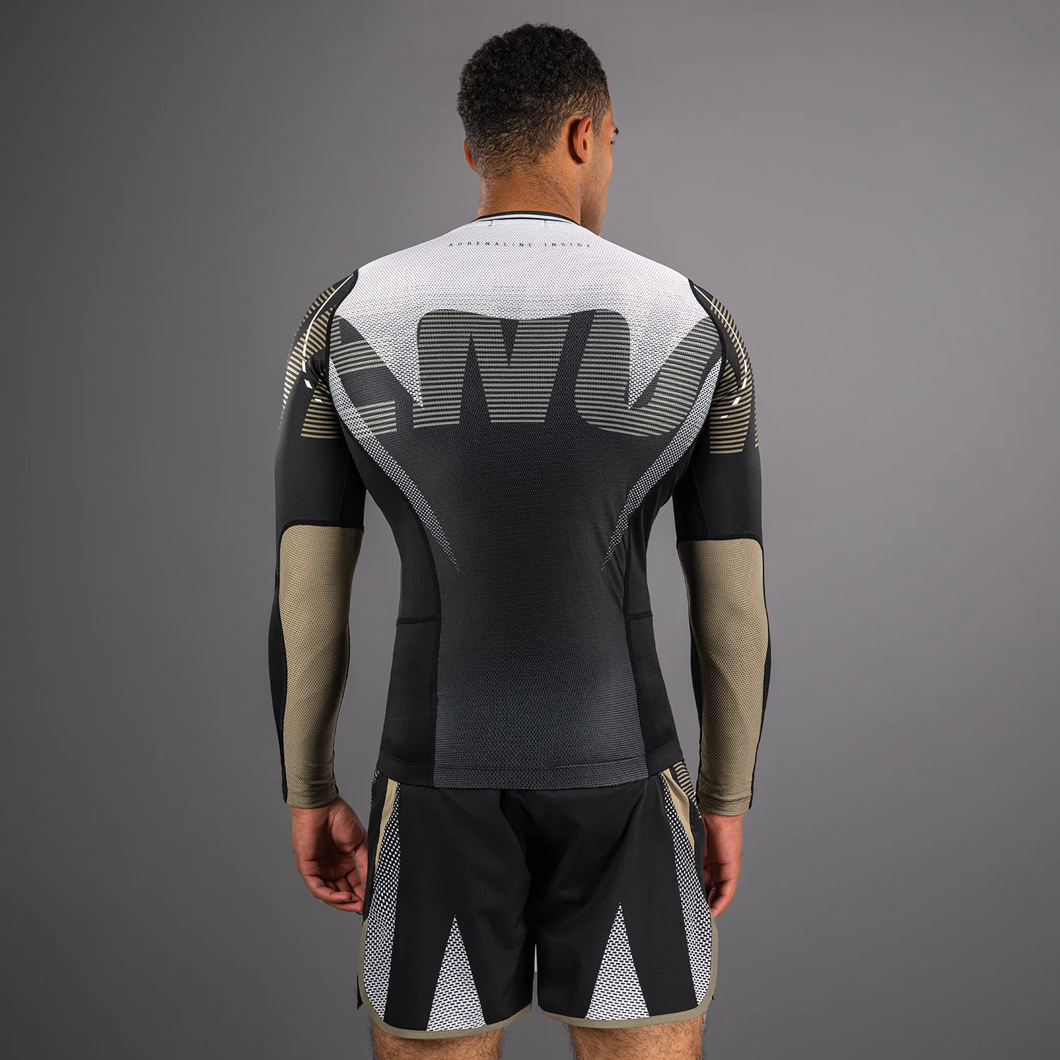 Venum Adrenaline Langarm Rashguard – Schwarz/Sand - Image 3