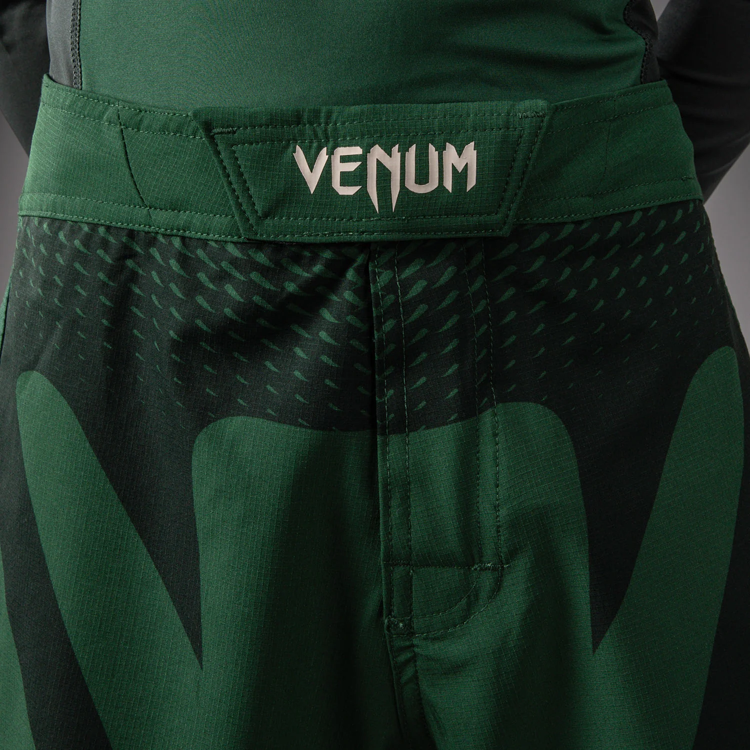Venum Attack Kids Fightshorts - Waldgrün/Off-White - Image 4