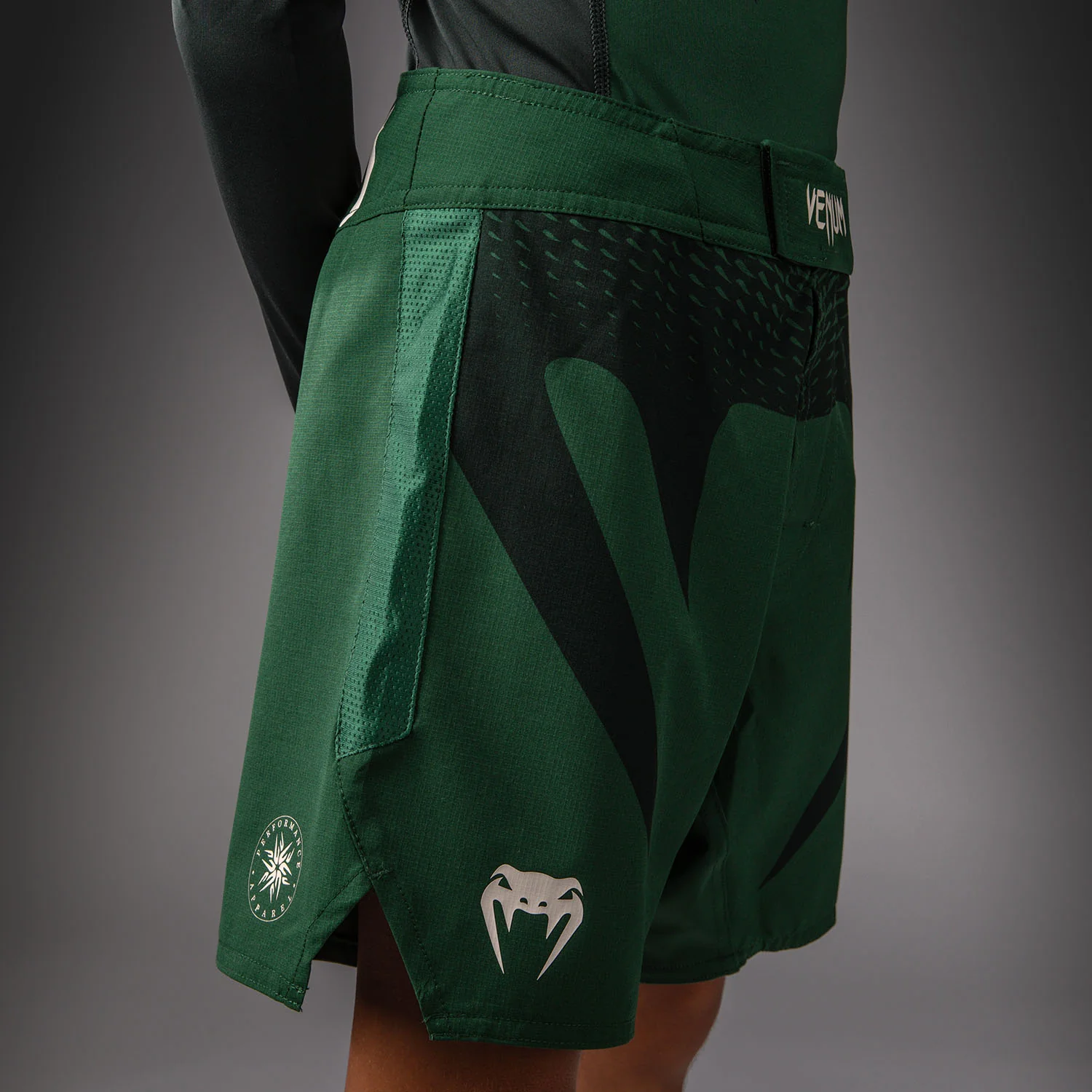 Venum Attack Kids Fightshorts - Waldgrün/Off-White - Image 5