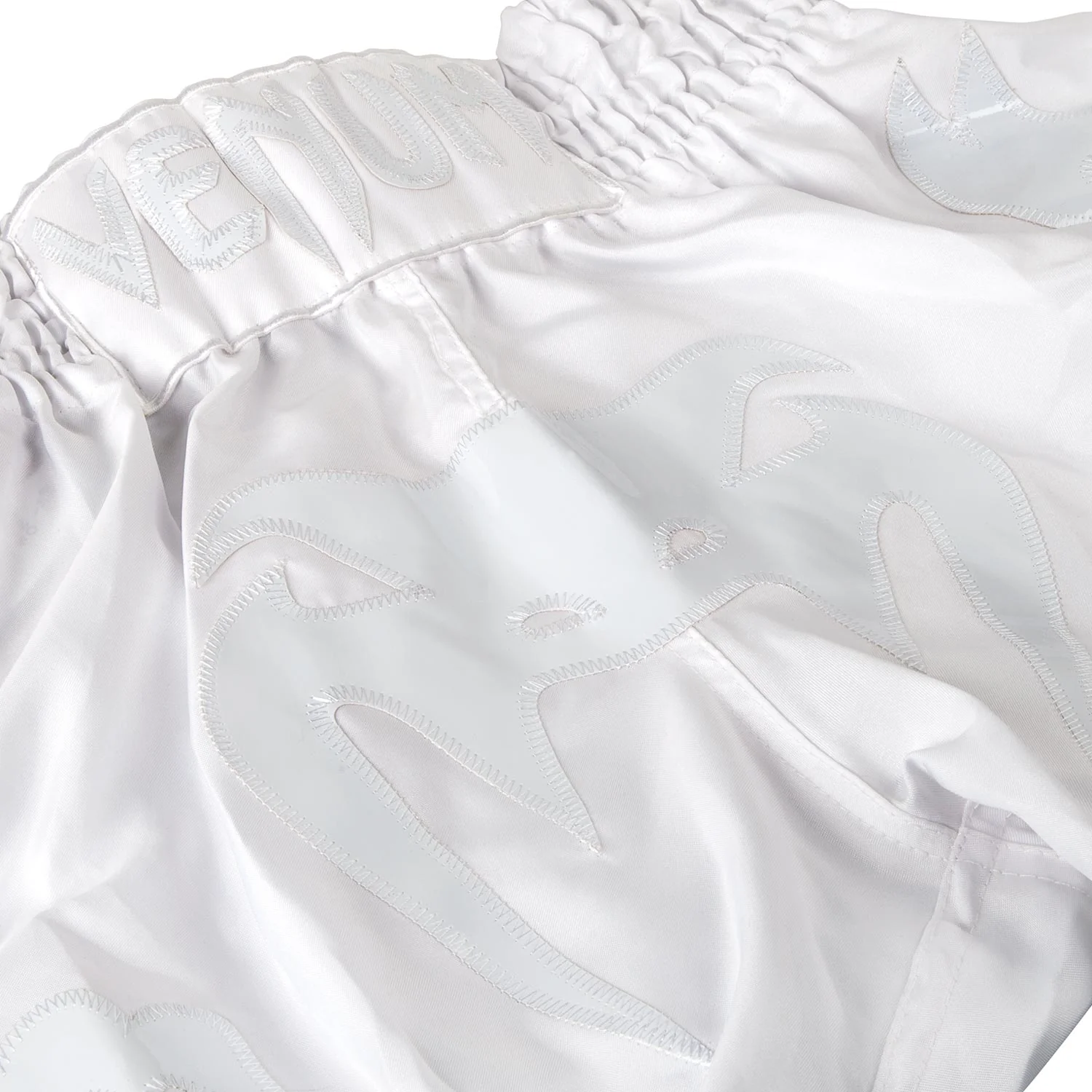 Venum Bangkok Inferno Muay Thai Shorts - Weiß/Weiß - Image 3