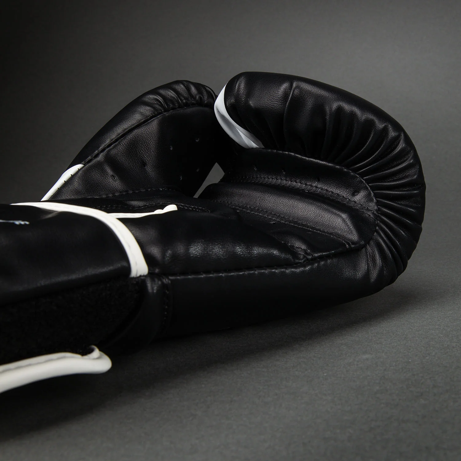 Venum Challenger 2.5 Boxhandschuhe – Schwarz/Weiß - Image 3