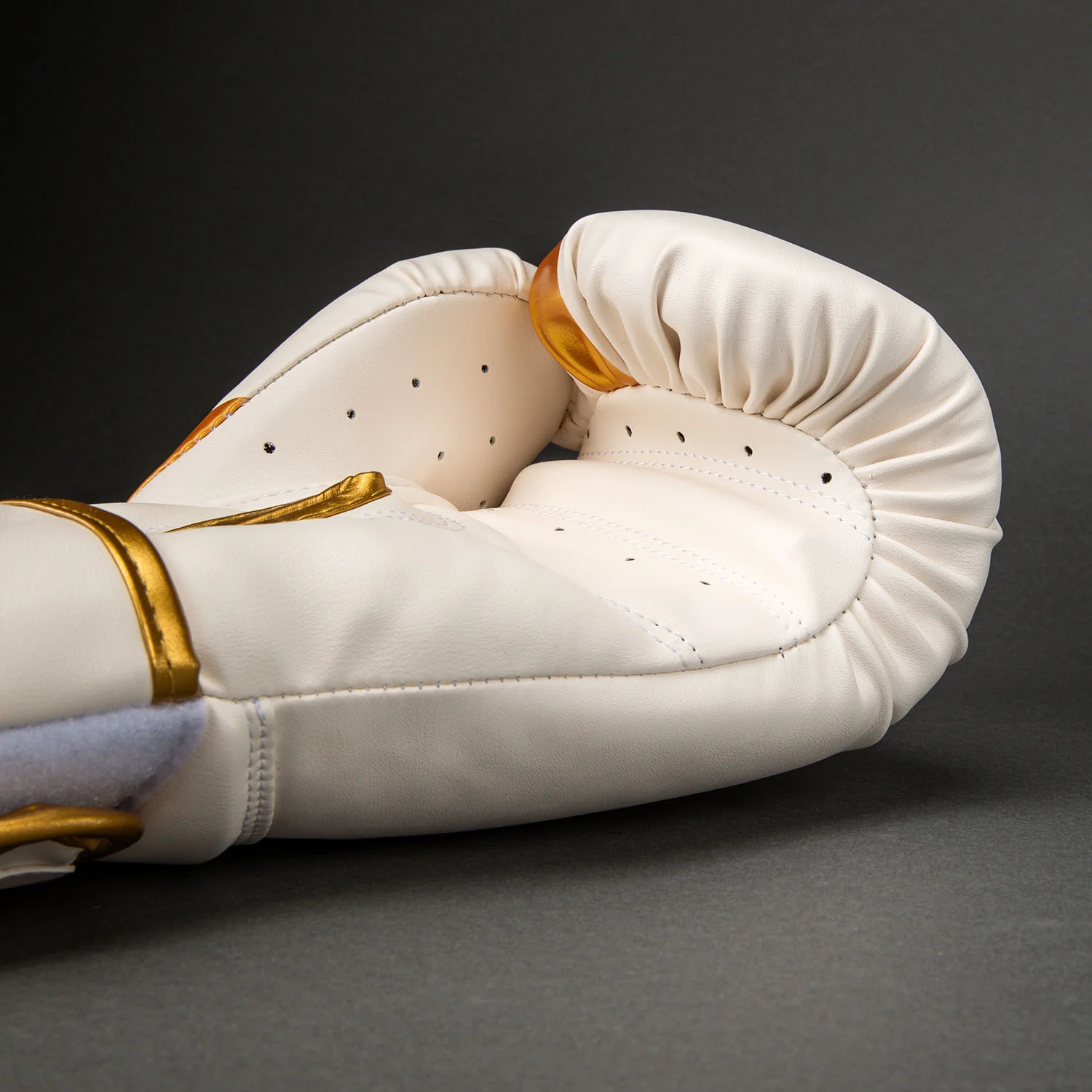 Venum Challenger 2.5 Boxhandschuhe – Weiß/Gold - Image 3
