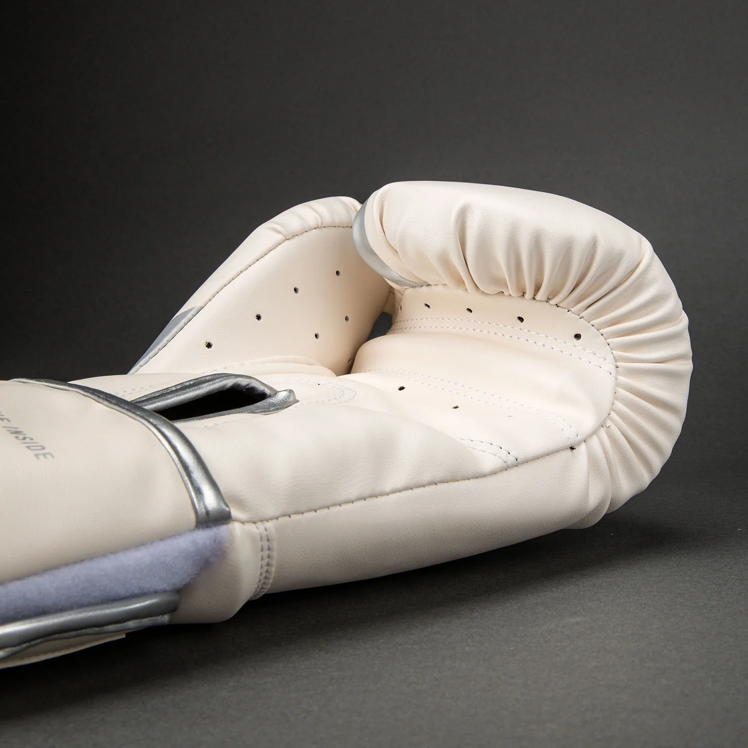 Venum Challenger 2.5 Boxhandschuhe – Weiß/Silber - Image 3