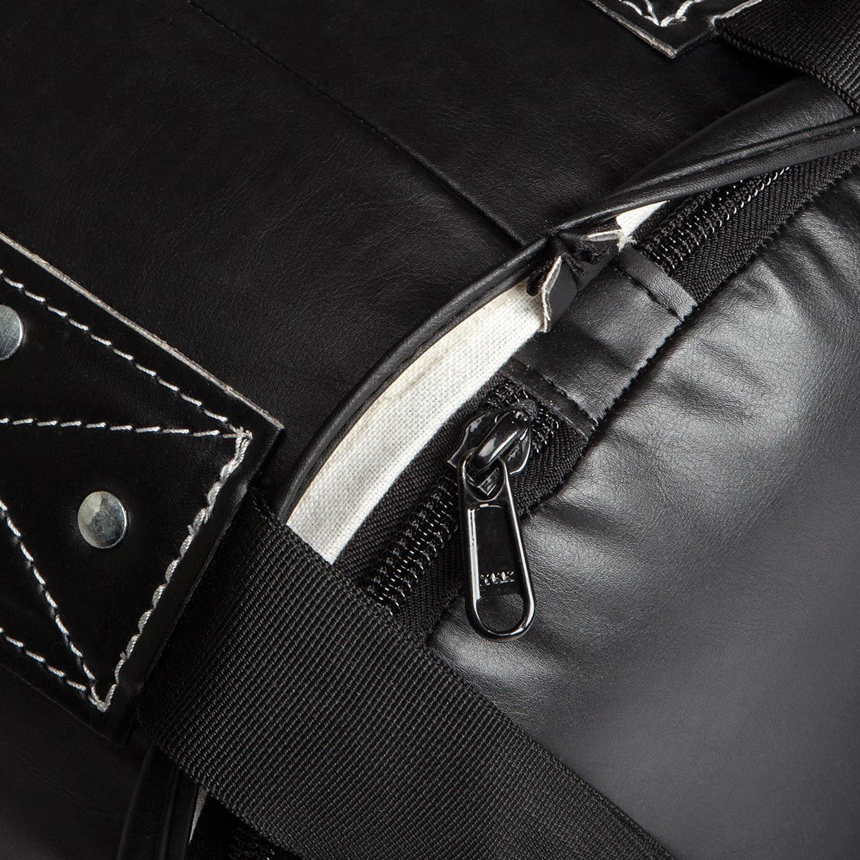 Venum Challenger Boxsack + Deckenhaken - Schwarz/Weiß - 130 cm - Gefüllt - Image 6