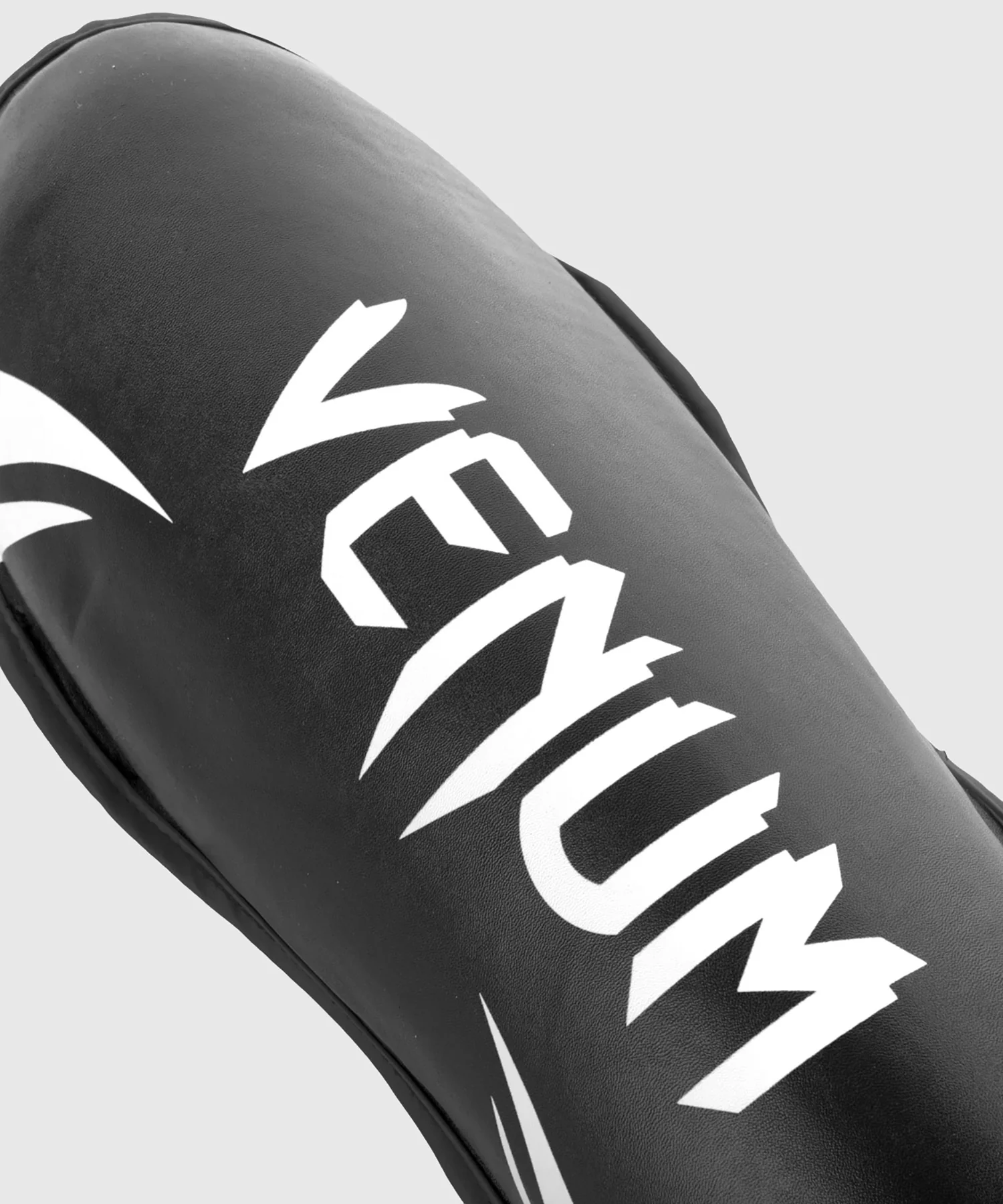 Venum Challenger Schienbeinschützer - Schwarz - Image 3