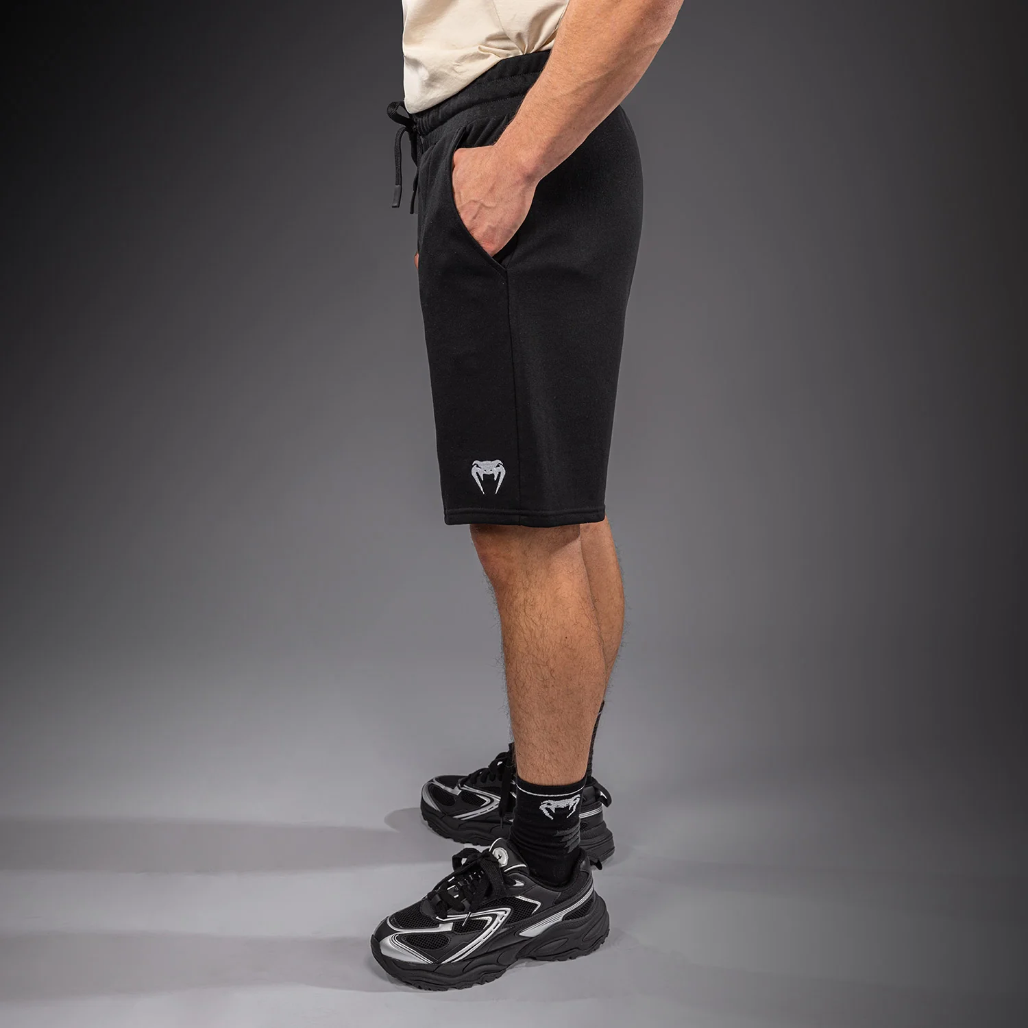 Venum Classic Fleece Shorts aus Baumwolle – Schwarz - Image 2