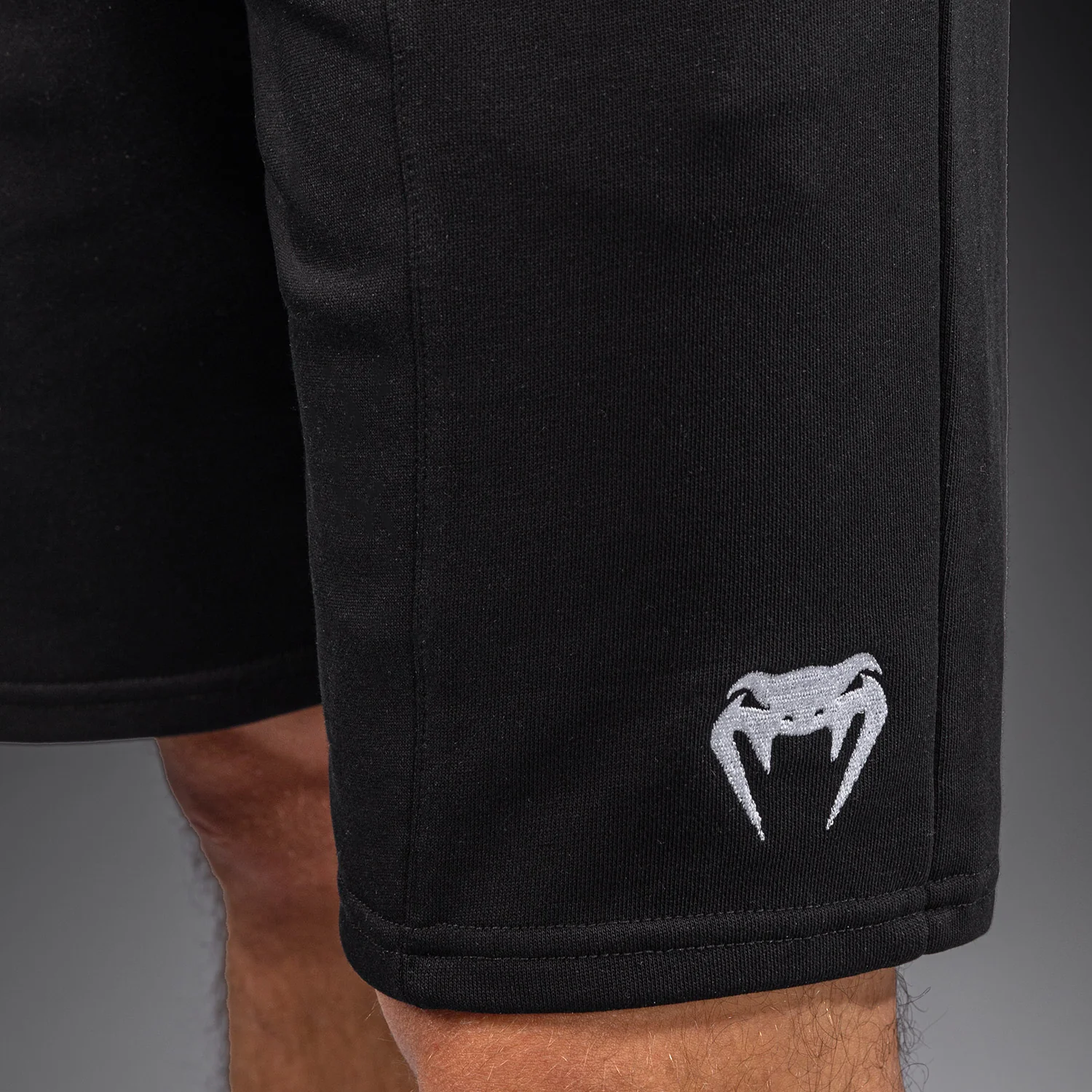 Venum Classic Fleece Shorts aus Baumwolle – Schwarz - Image 5