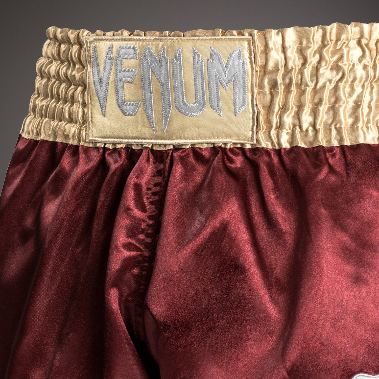 Venum Classic Muay Thai Shorts - Burgund/Gold/Weiß - Image 4