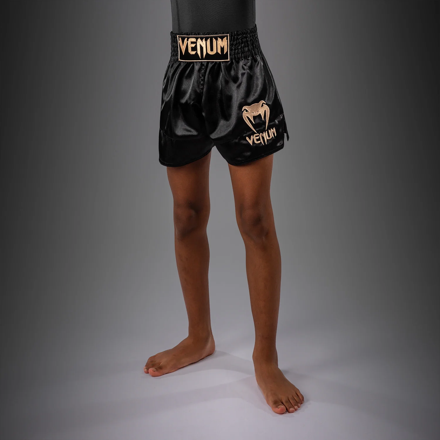 Venum Classic Muay-Thai-Shorts für Kinder – Schwarz/Gold