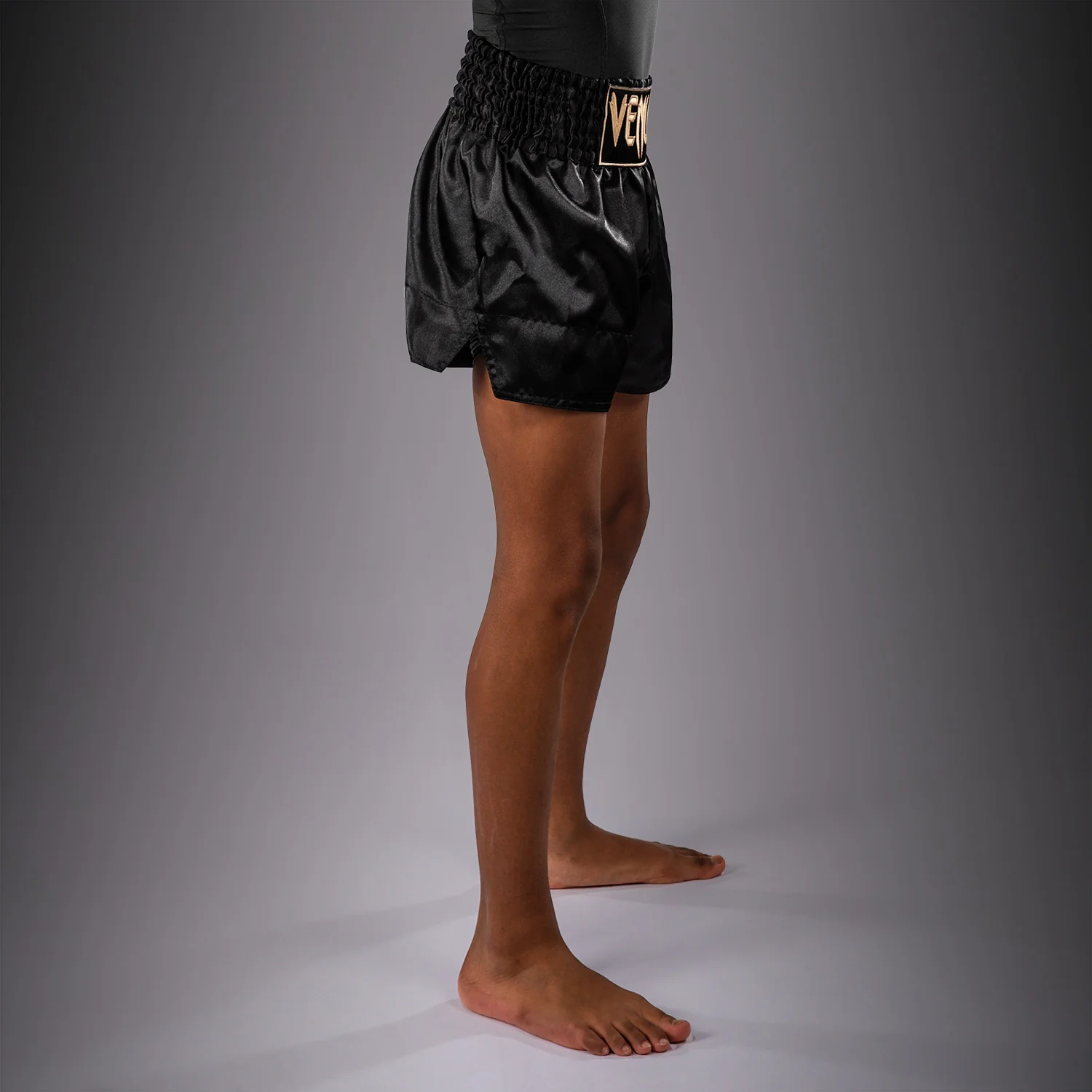 Venum Classic Muay-Thai-Shorts für Kinder – Schwarz/Gold - Image 2