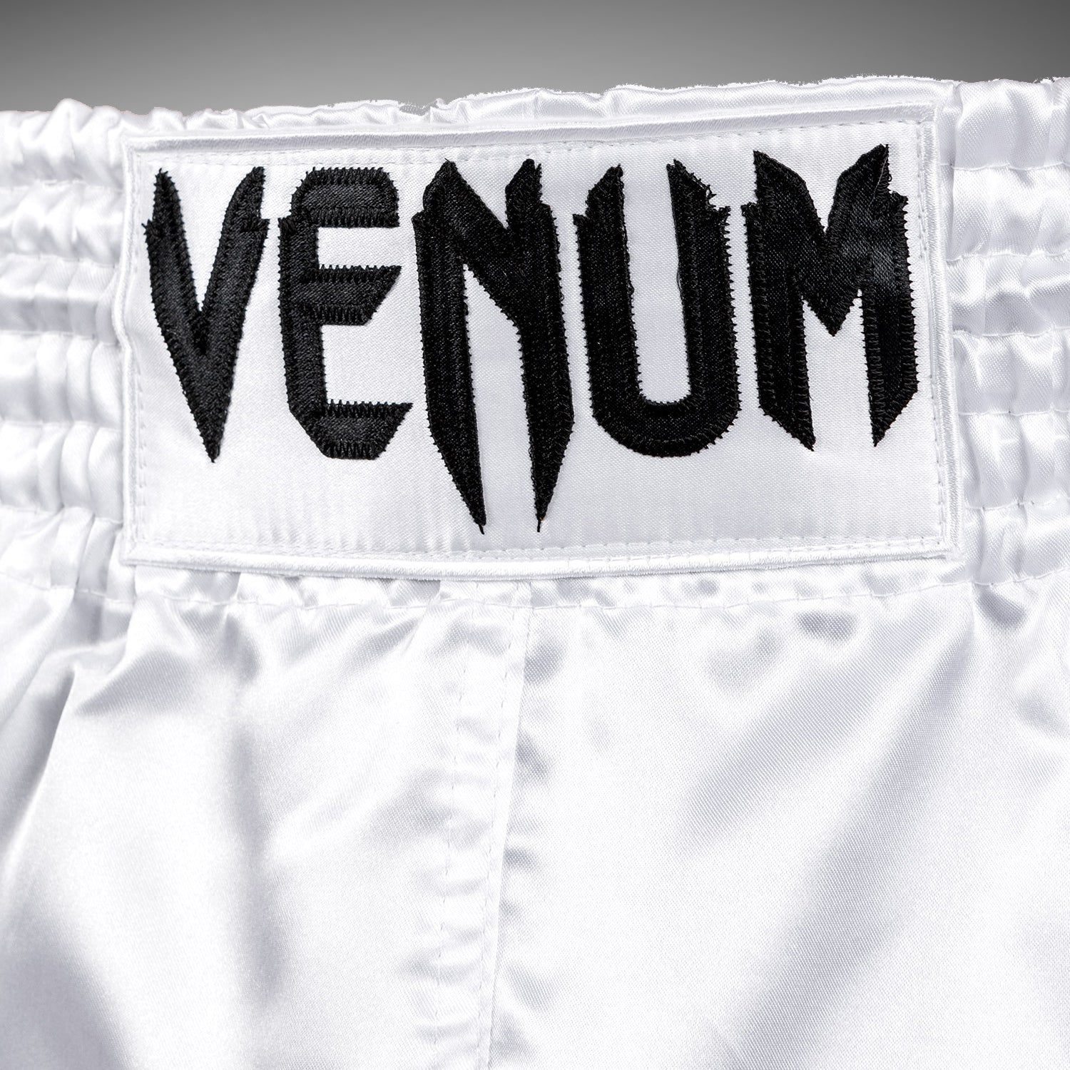 Venum Classic Muay Thai Shorts - Weiß/Schwarz - Image 4