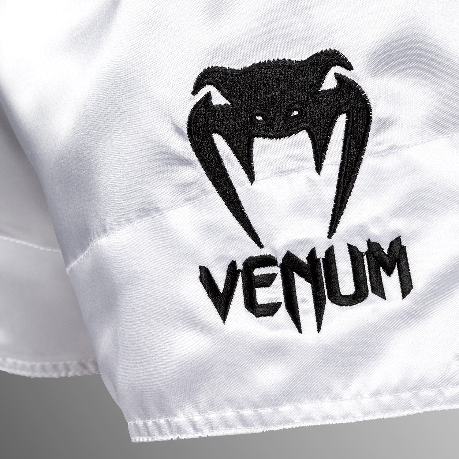 Venum Classic Muay Thai Shorts - Weiß/Schwarz - Image 5
