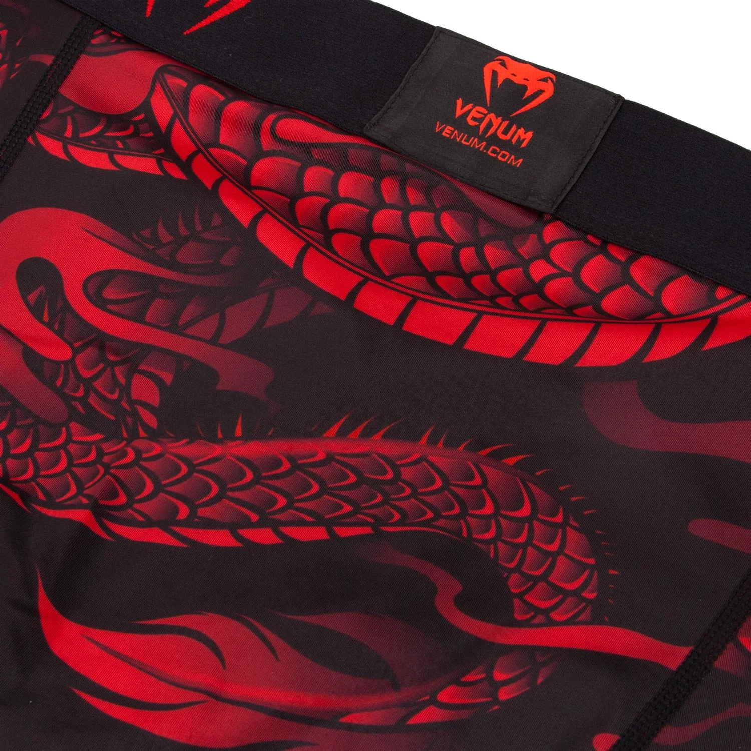 Venum Dragon's Flight Kompression Shorts - Schwarz/Rot - Image 5