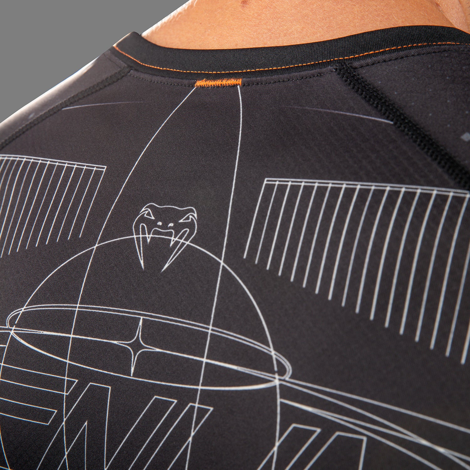 Venum Eclipse Kurzarm Rashguard – Schwarz/Elfenbein - Image 4