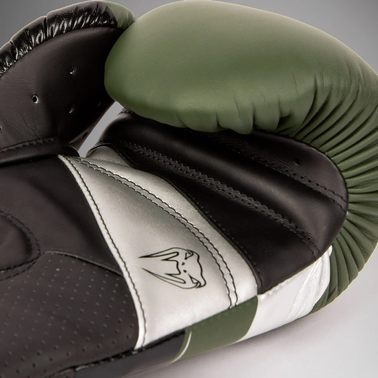 Venum Elite Evo Boxhandschuhe - Khaki/Silber - Image 5