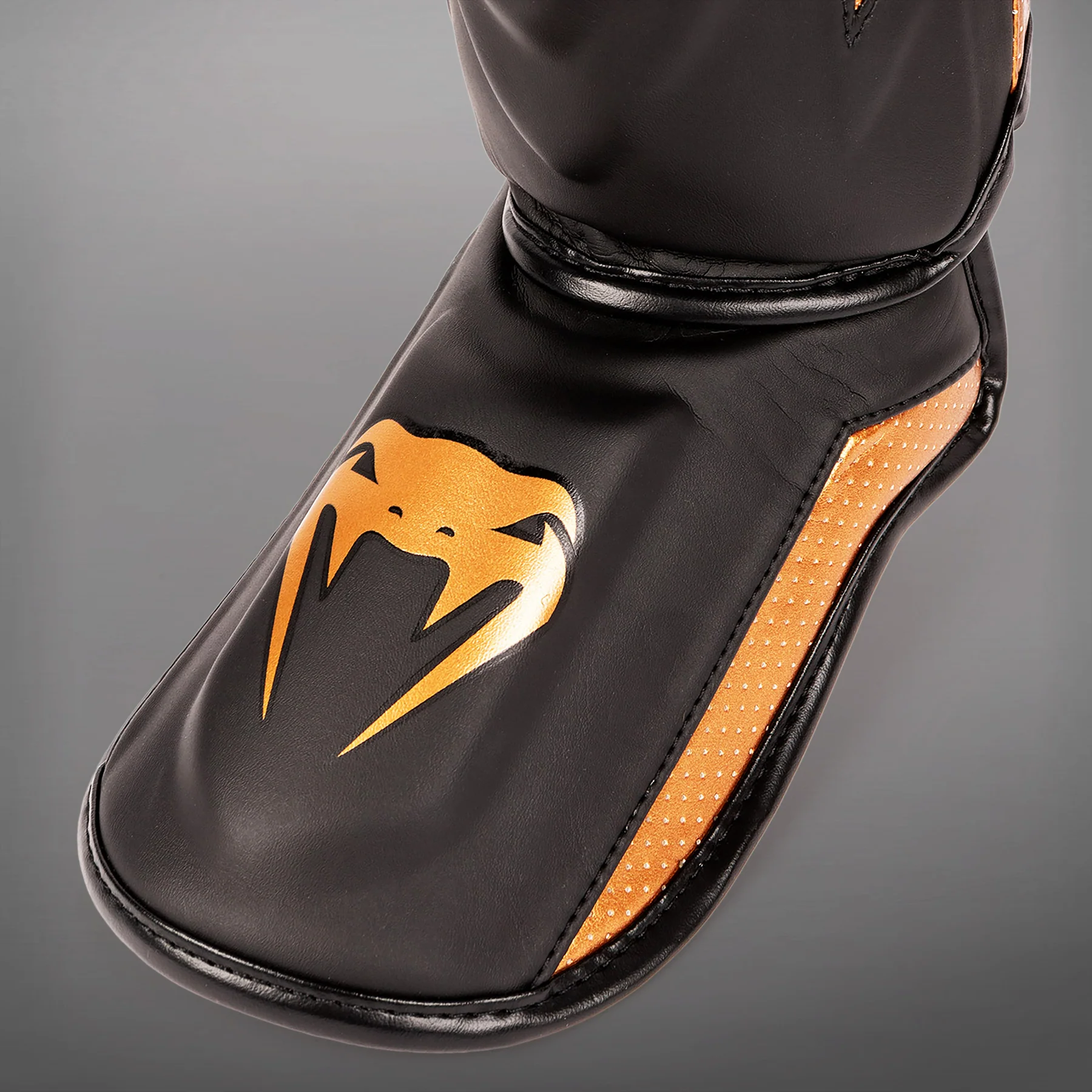 Venum Elite Evo Schienbeinschoner - Schwarz/Bronze - Image 5