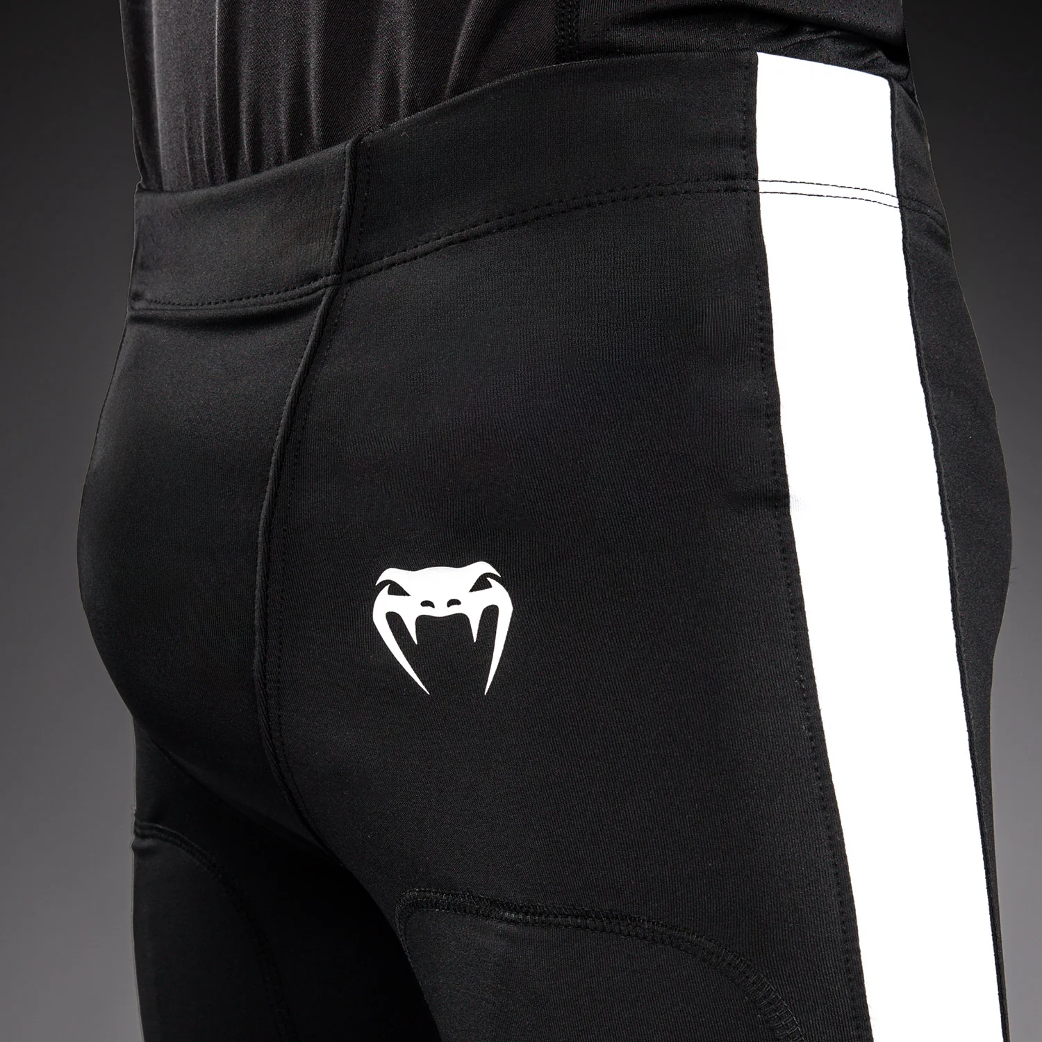 Venum Elite Fußball Kompressionsshorts für Kinder - Schwarz - Image 4