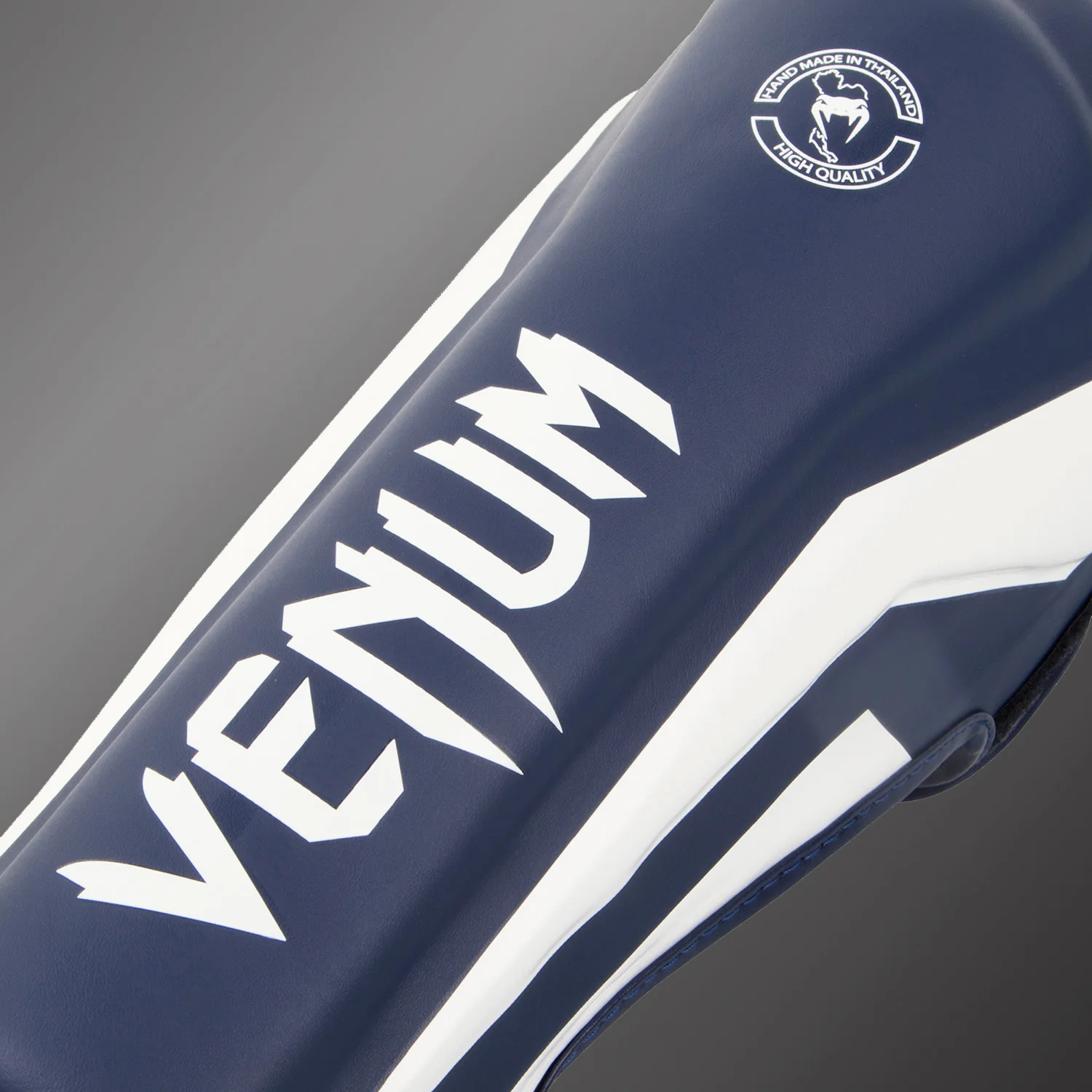 Venum Elite Standup Schienbeinschützer - Weiß/Marineblau - Image 2