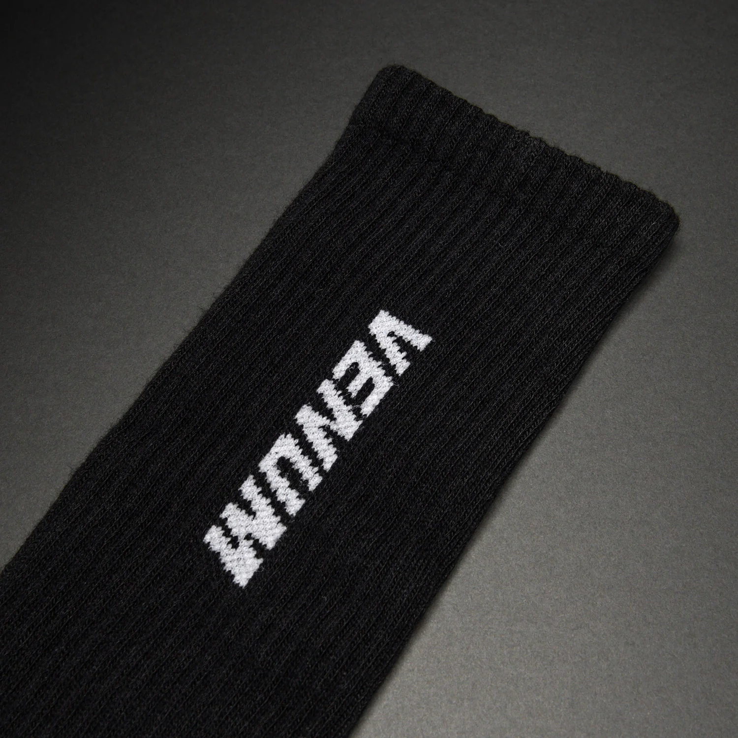Venum Essential Crew Socken (Set mit 3 Paar) – Schwarz/Weiß - Image 3