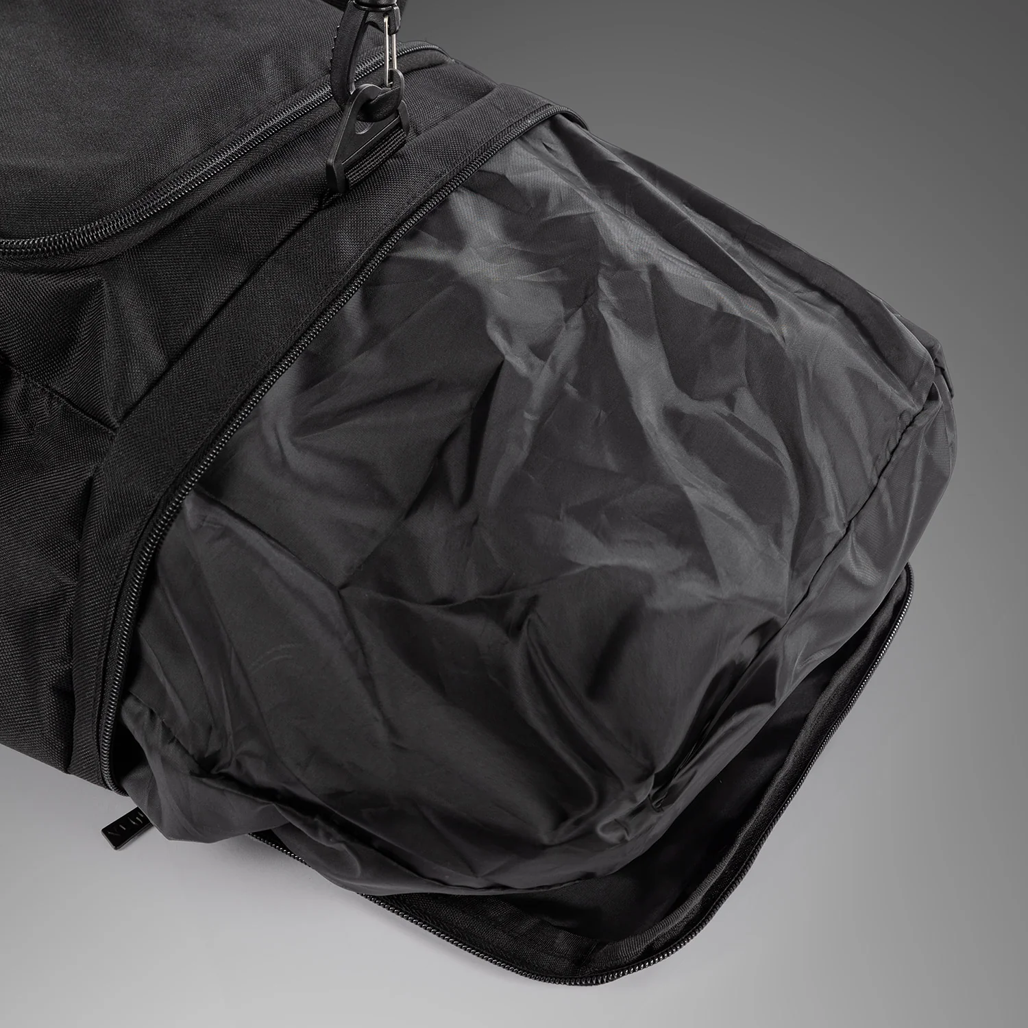 Venum Essential Sporttasche (26L) - Schwarz - Image 6