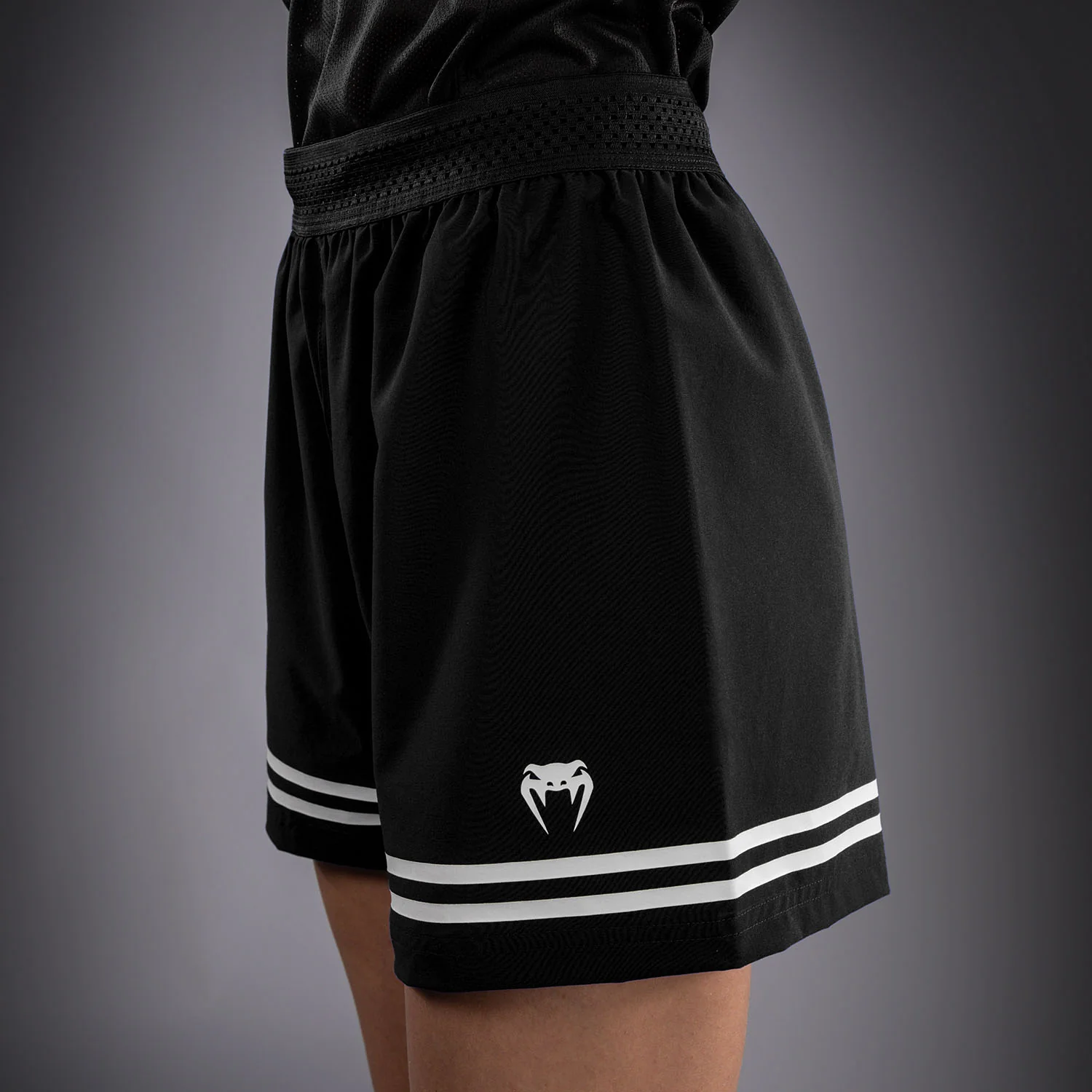 Venum Flag Fußball Shorts für Damen - Schwarz - Image 3