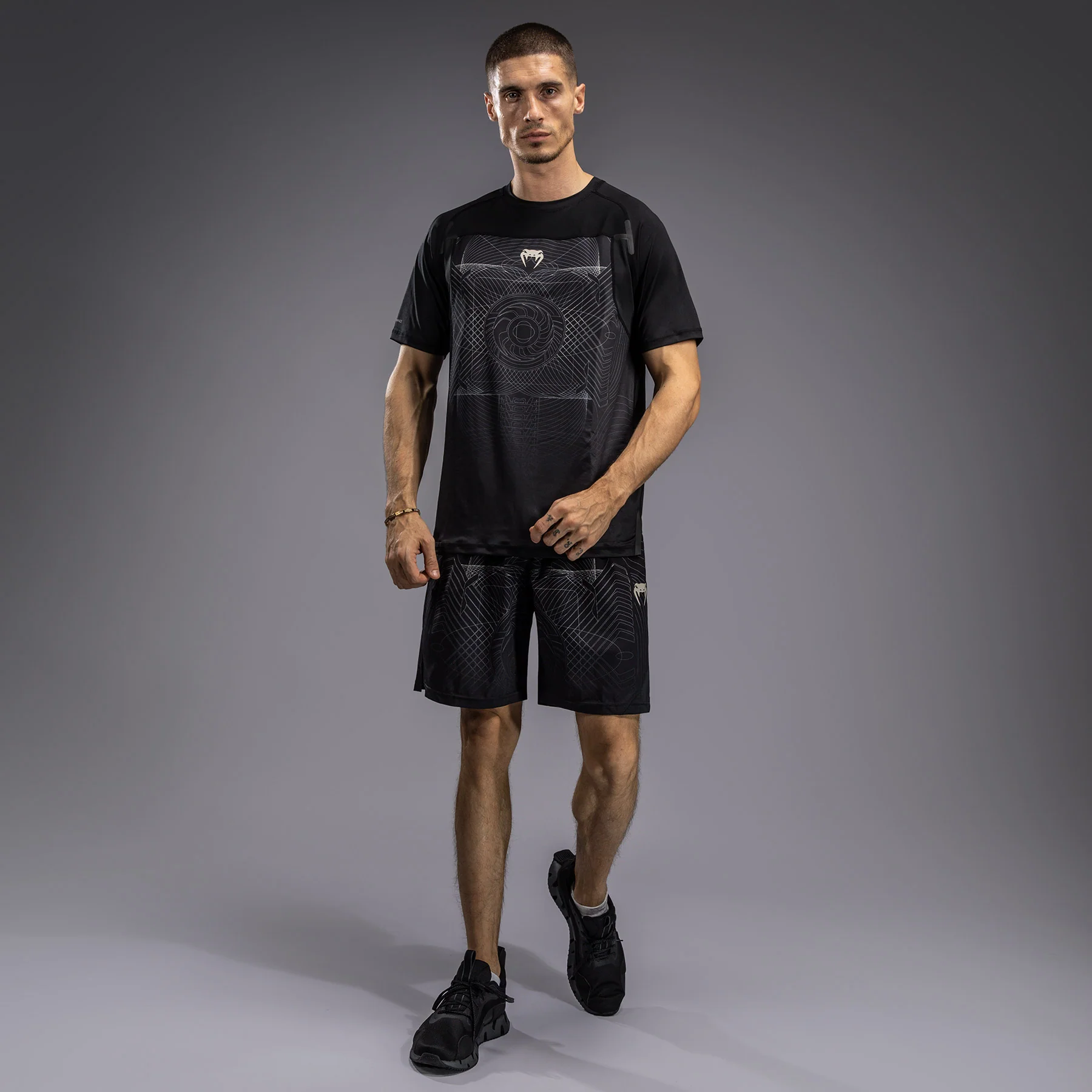 Venum G-Fit Air Herren Dry-Tech T-Shirt - Tiefschwarz/Wüstensand - Image 2