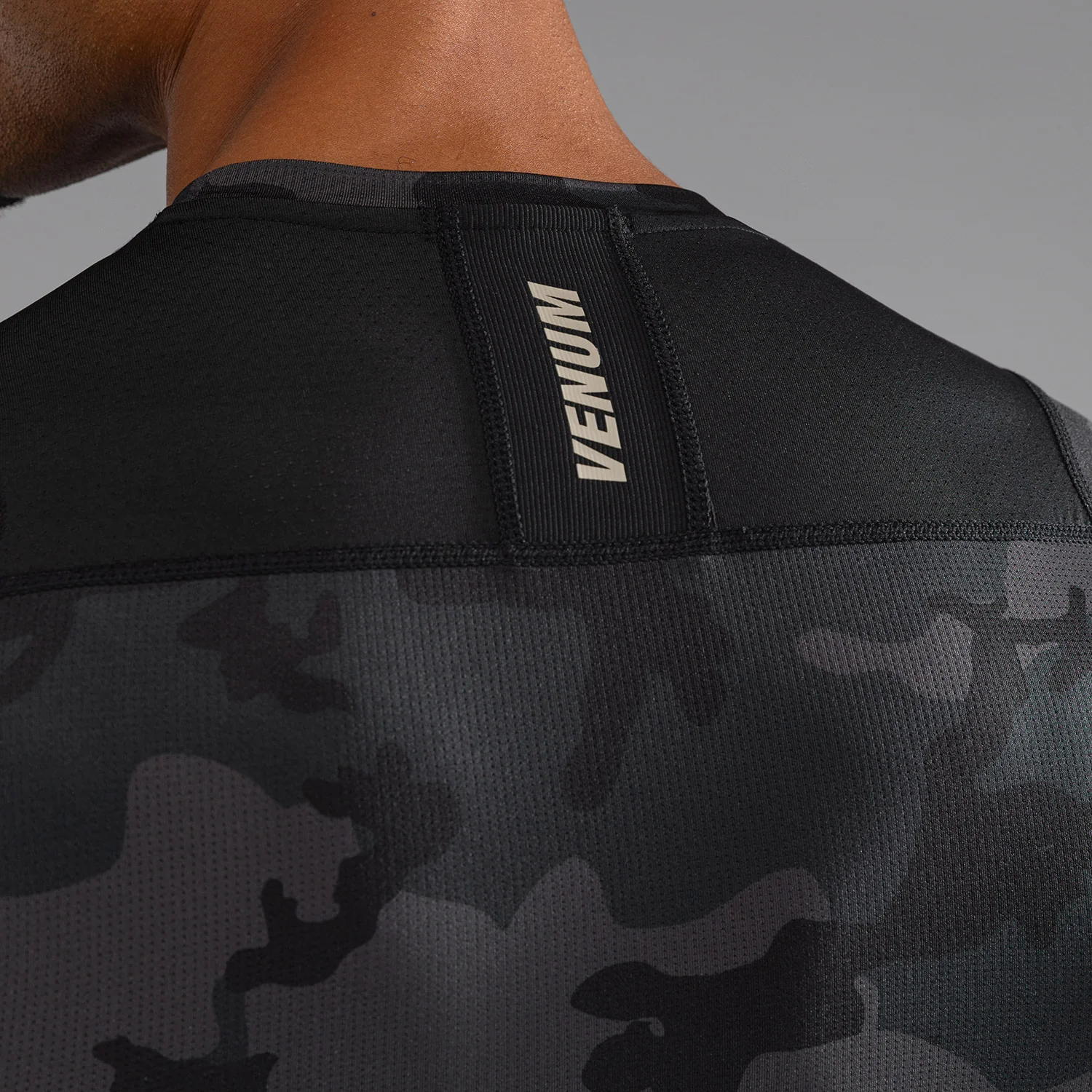 Venum G-Fit Air Herren Kurzarm Rashguard - Digital Urban Camo - Image 6