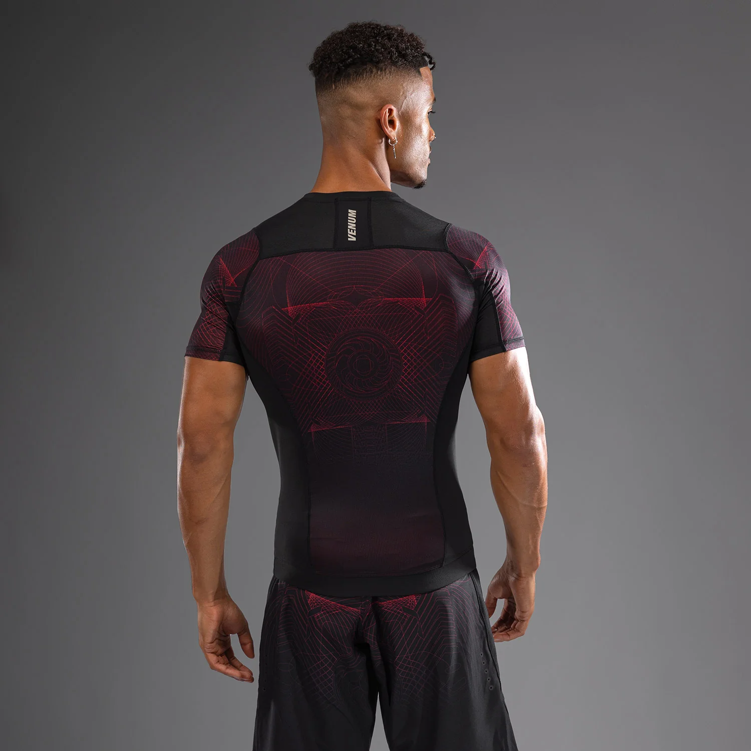 Venum G-Fit Air Herren Kurzarm Rashguard - Tiefschwarz/Feuerrot - Image 5