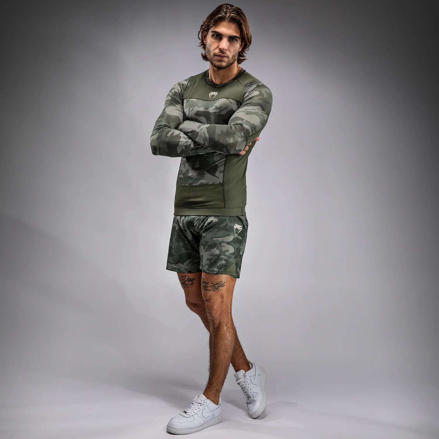 Venum G-Fit Air Herren Langarm Rashguard - Armee Camouflage - Image 2