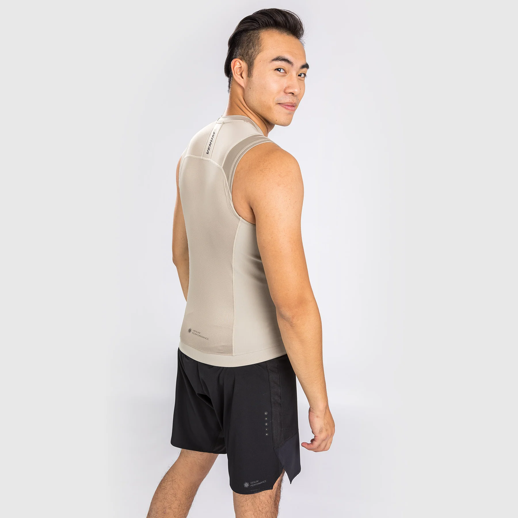 Venum G-Fit Air Rashguard ärmellos – Sand - Image 9