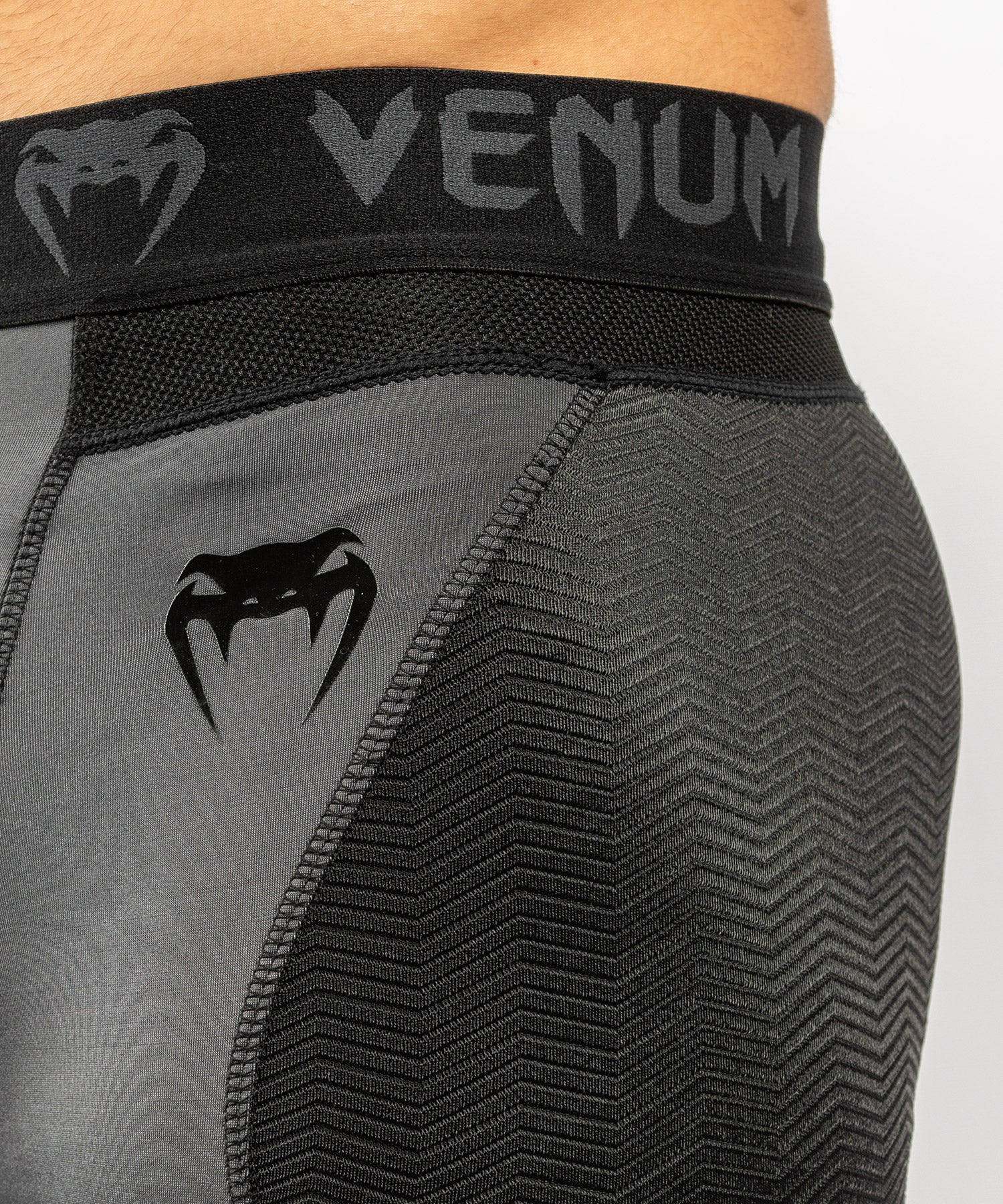 Venum G-Fit Kompressions-Shorts - Grau/Schwarz - Image 11