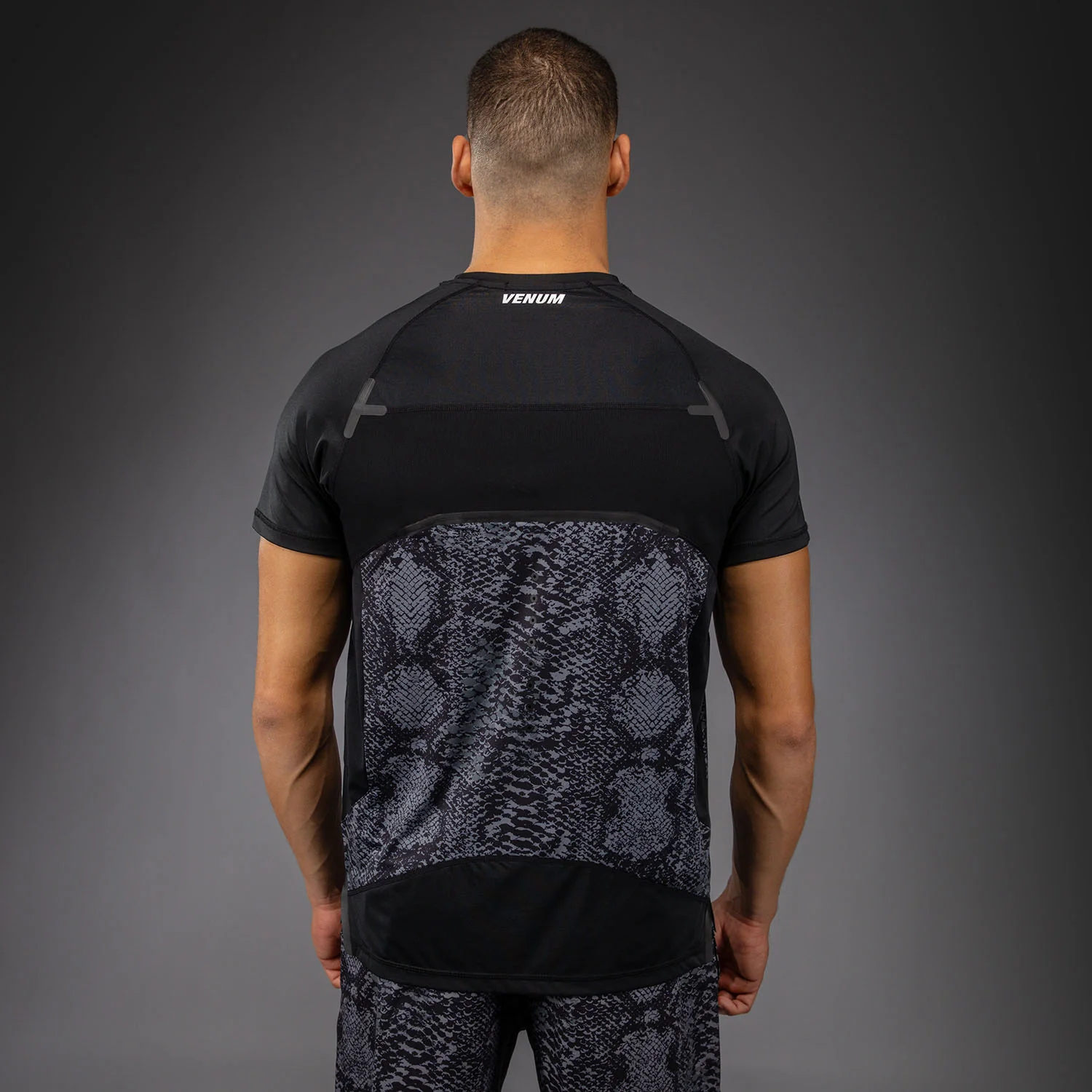 Venum G-Fit Scales Dry-Tech T‑Shirt – Schwarz/Anthrazitgrau - Image 3