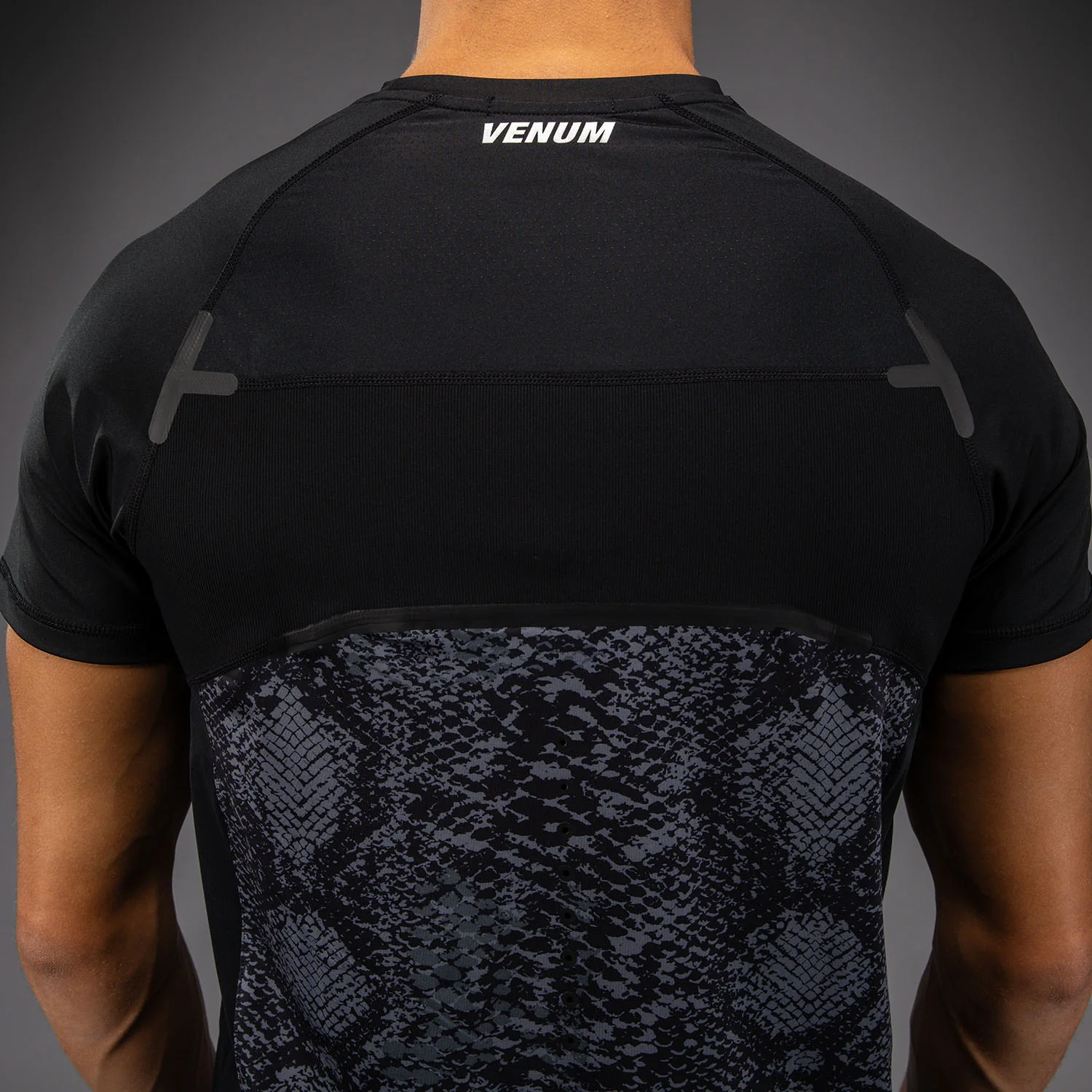 Venum G-Fit Scales Dry-Tech T‑Shirt – Schwarz/Anthrazitgrau - Image 6