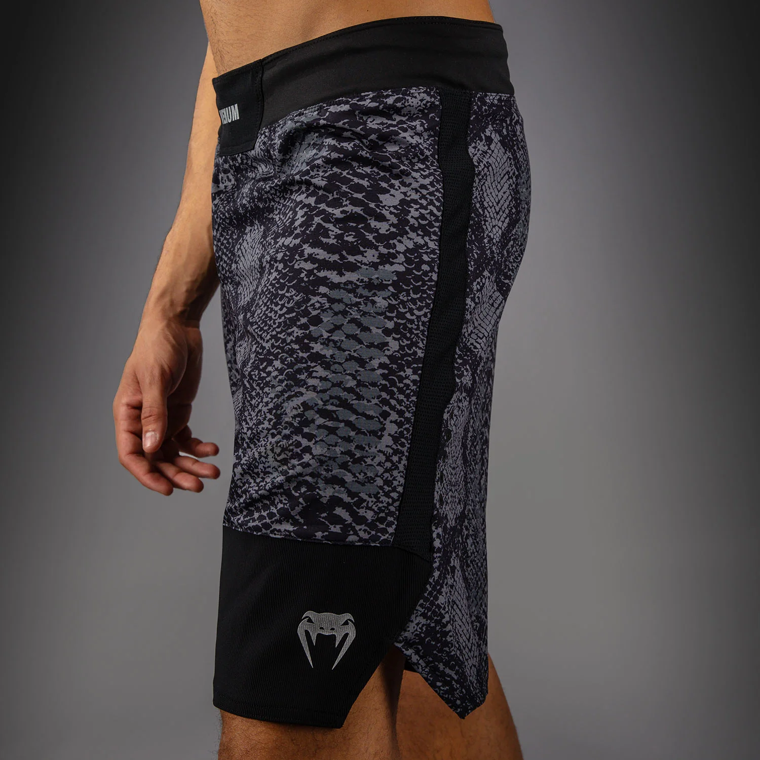 Venum G-Fit Scales Fightshorts – Schwarz/Anthrazitgrau - Image 2