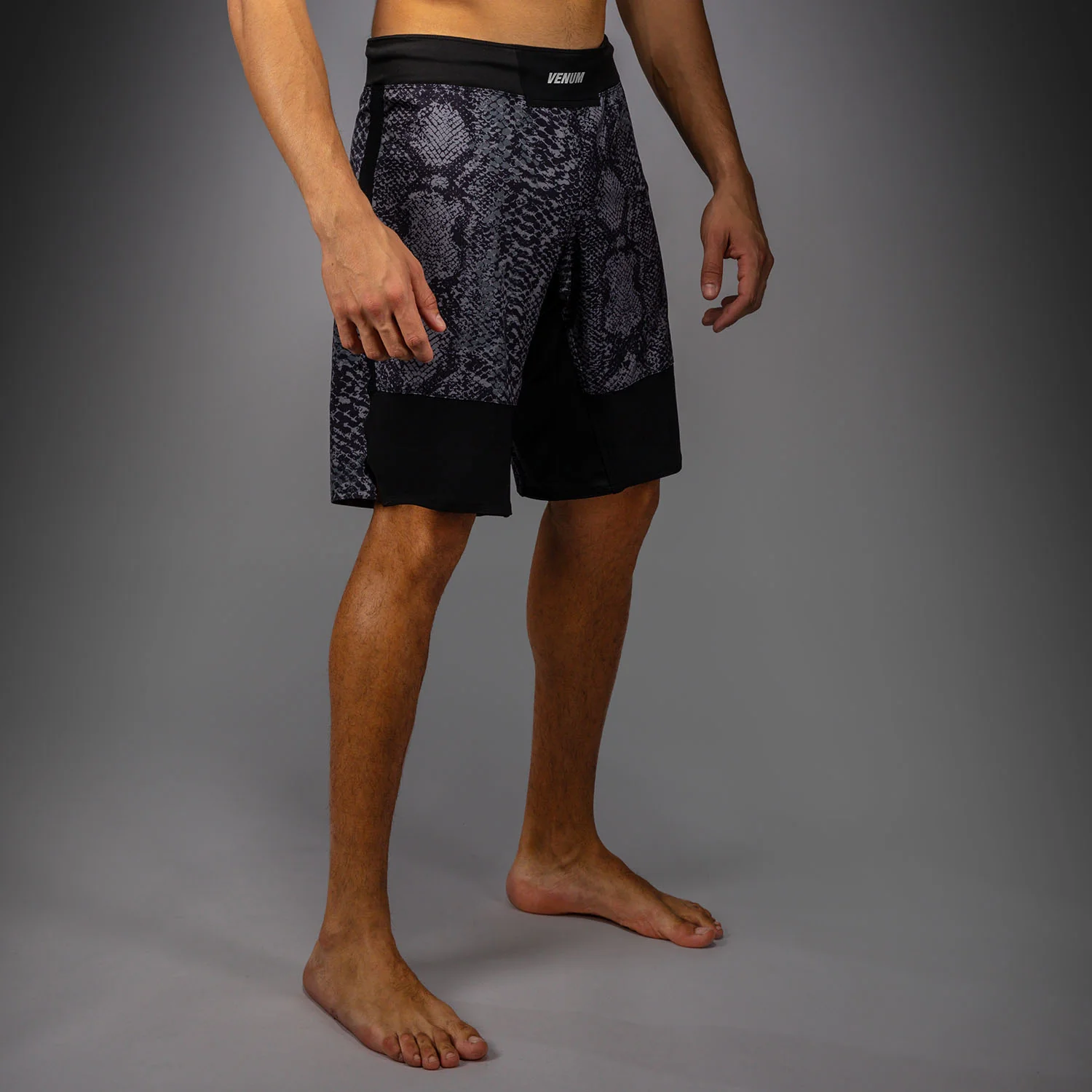 Venum G-Fit Scales Fightshorts – Schwarz/Anthrazitgrau - Image 3