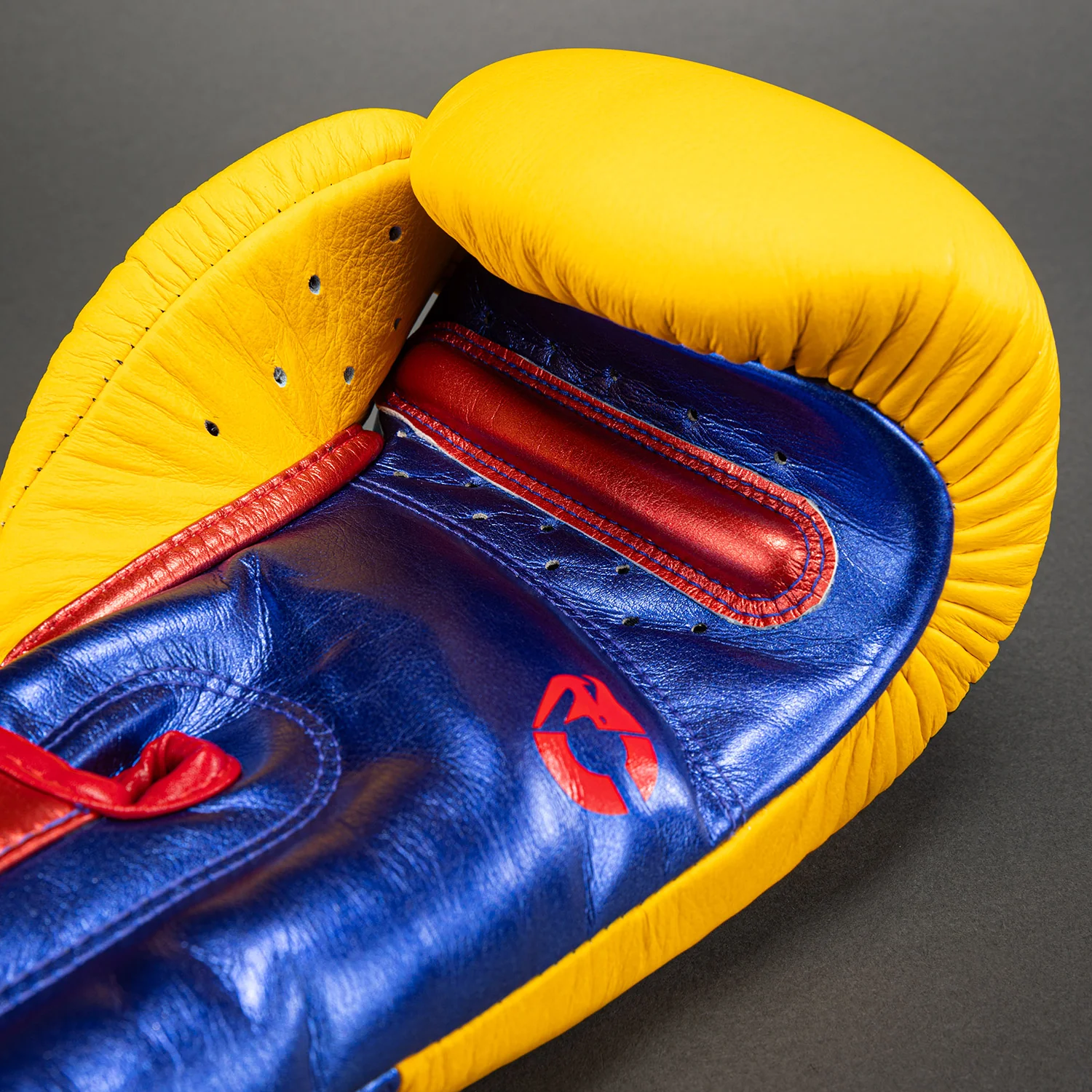 Venum Giant 3.0 Boxhandschuhe - Gelb/Blau/Rot - Image 5