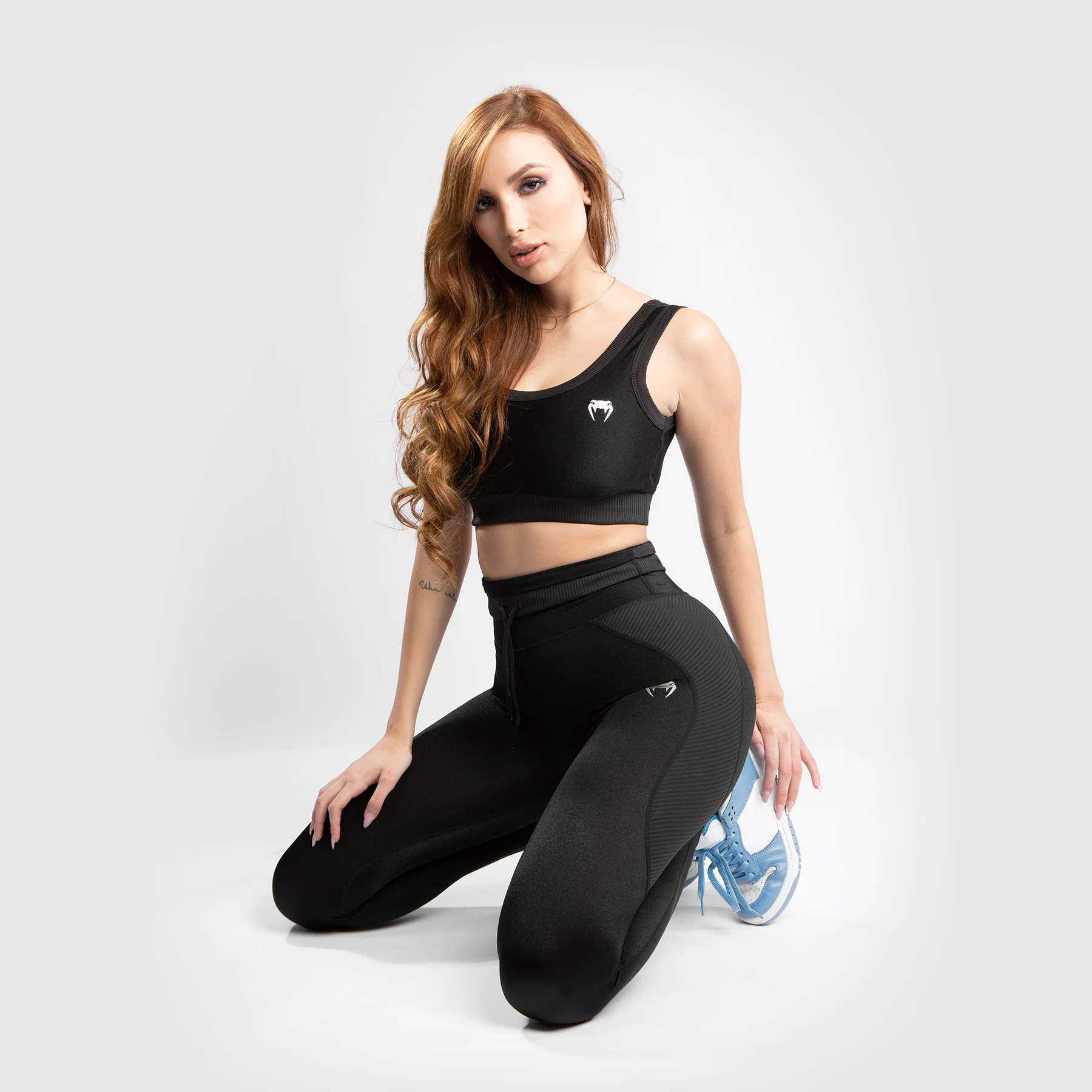 Venum Glow Sport-BH – Schwarz - Image 5