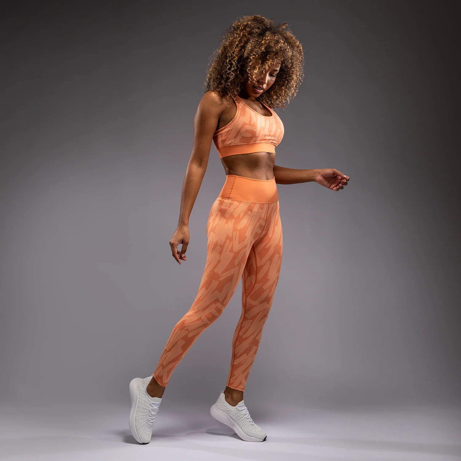 Venum Graffiti Frauen Leggings in voller Länge - Samtaprikose - Image 4
