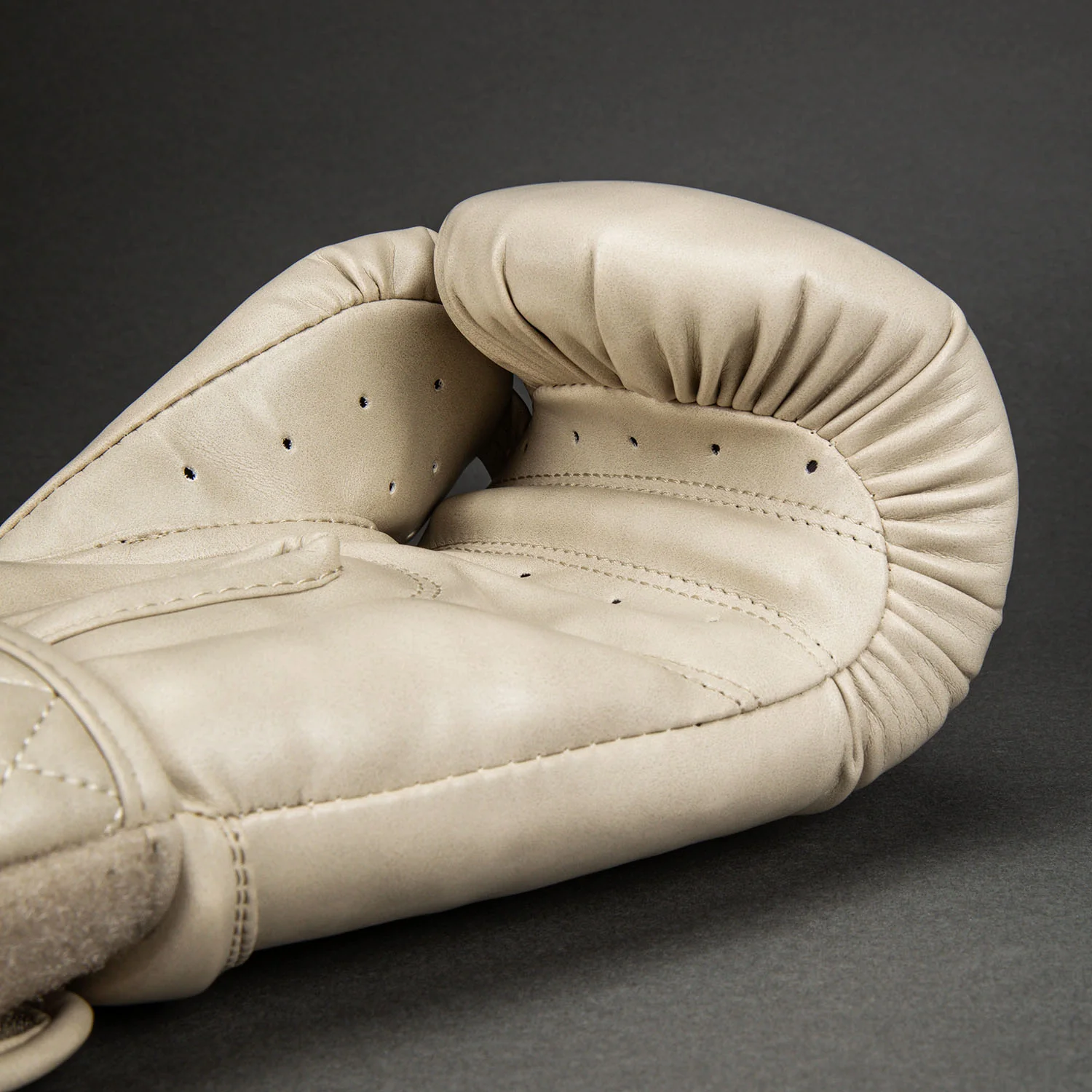 Venum Impact Classic Boxhandschuhe – Elfenbein - Image 3