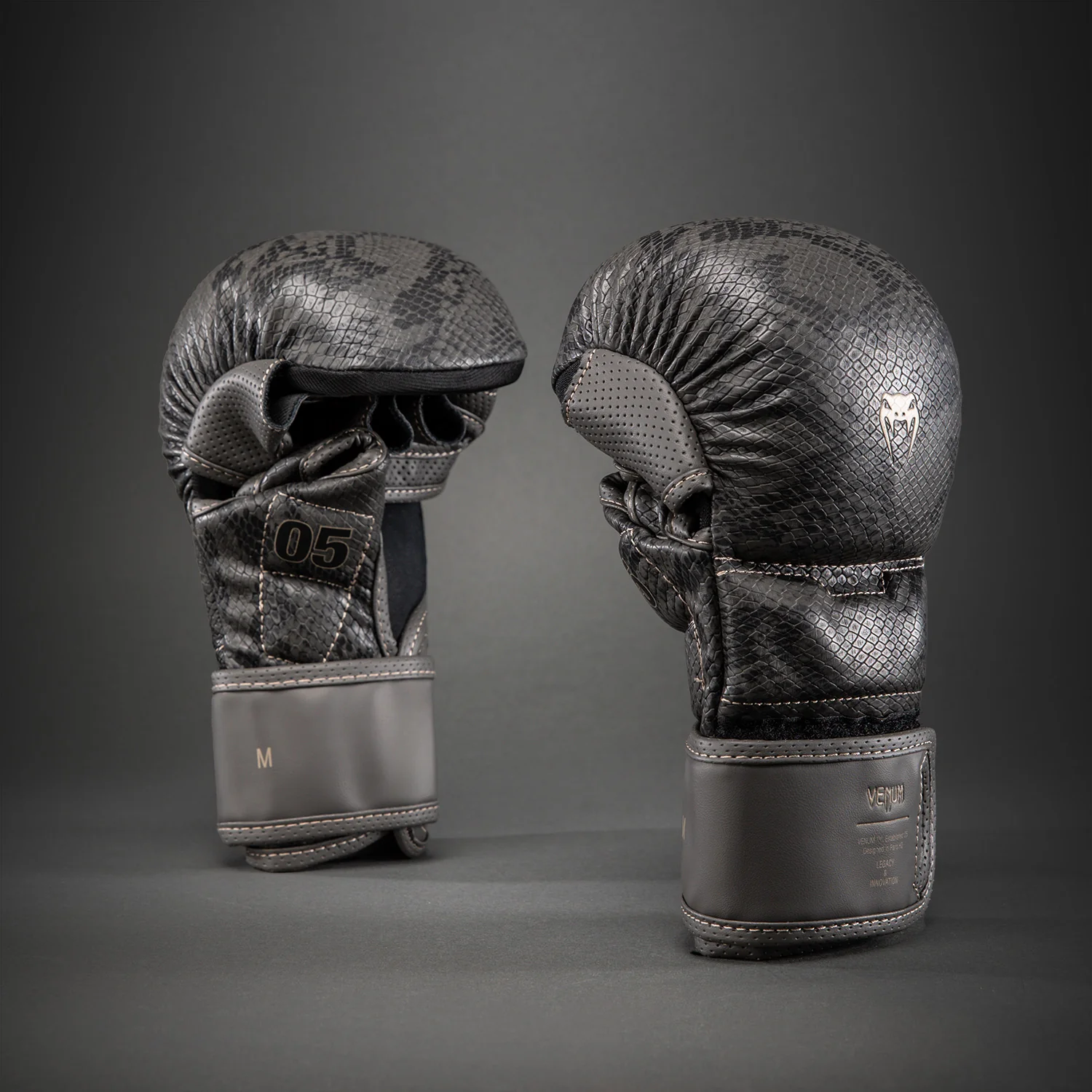 Venum Impact Evo Scales MMA Sparring Handschuhe – Dunkelgrau