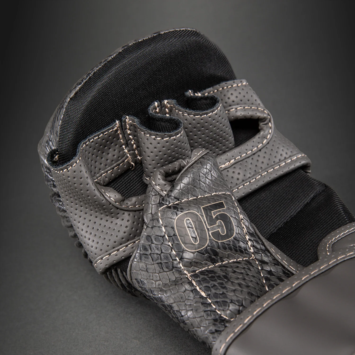Venum Impact Evo Scales MMA Sparring Handschuhe – Dunkelgrau - Image 5