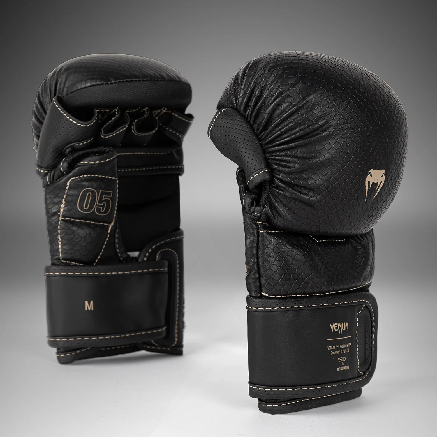 Venum Impact Evo Scales MMA Sparring Handschuhe – Schwarz - Image 2