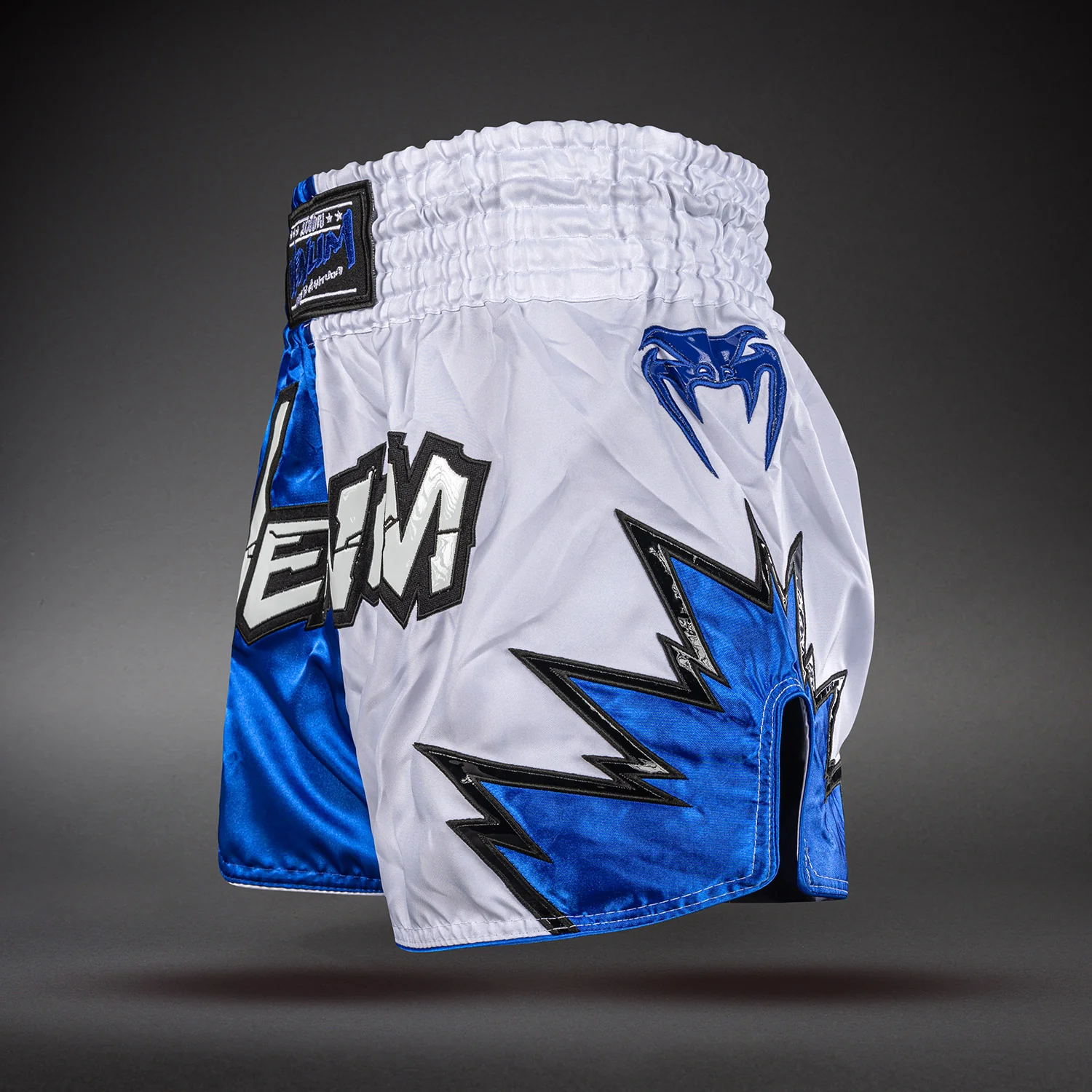 Venum Inferno 2.0 Muay Thai Shorts - Weiß/Blau - Image 2