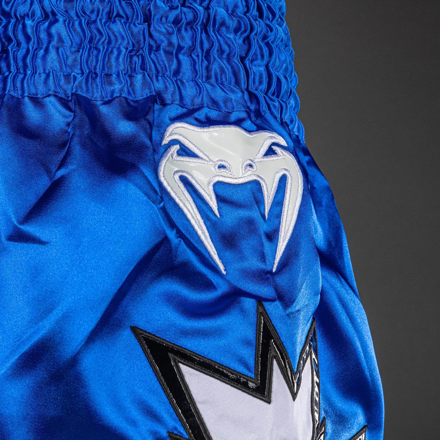 Venum Inferno 2.0 Muay Thai Shorts - Weiß/Blau - Image 5