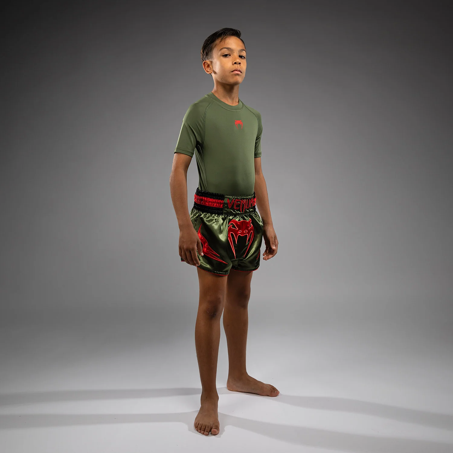 Venum Inferno Kinder Muay Thai Shorts - Armeegrün/Orange - Image 5