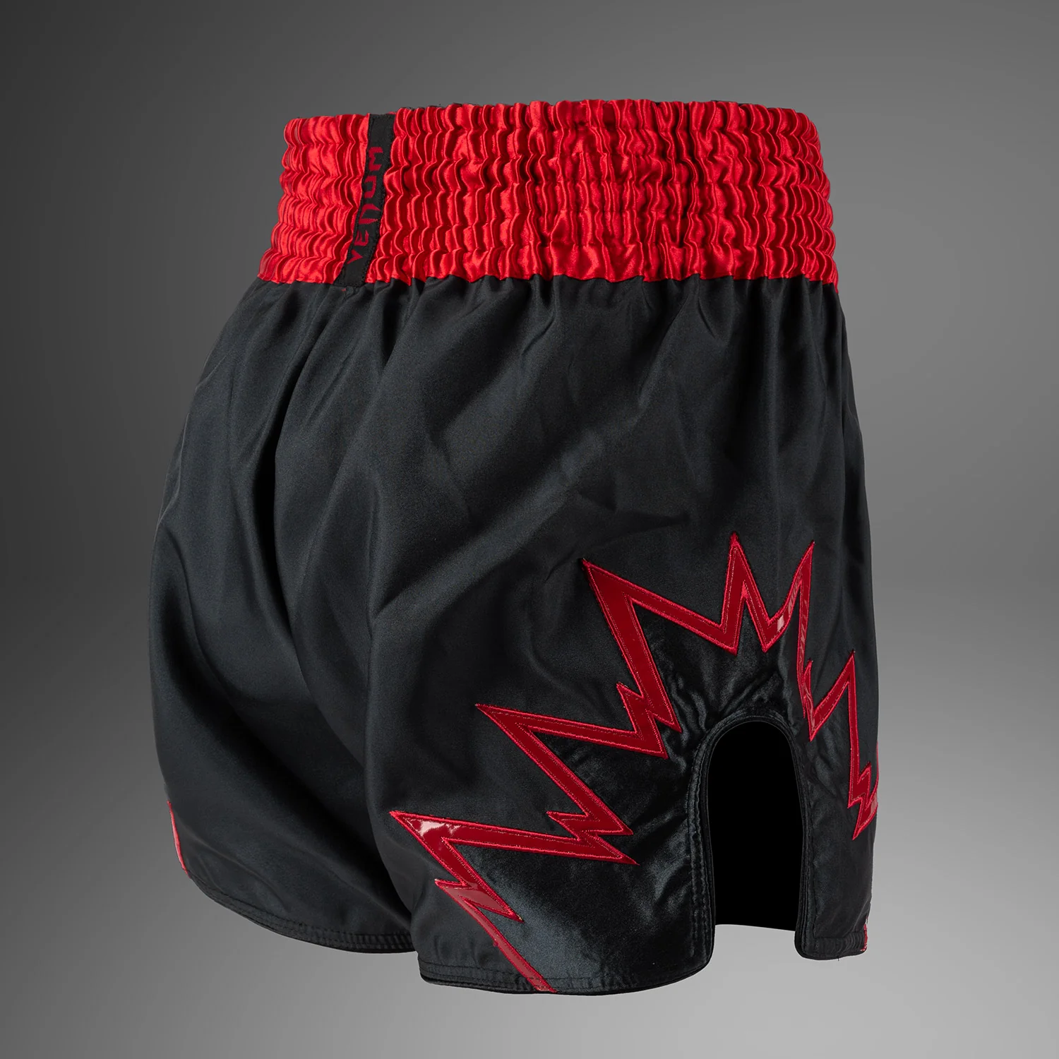 Venum Inferno Muay Thai Shorts - Kohlegrau/Rot - Image 2